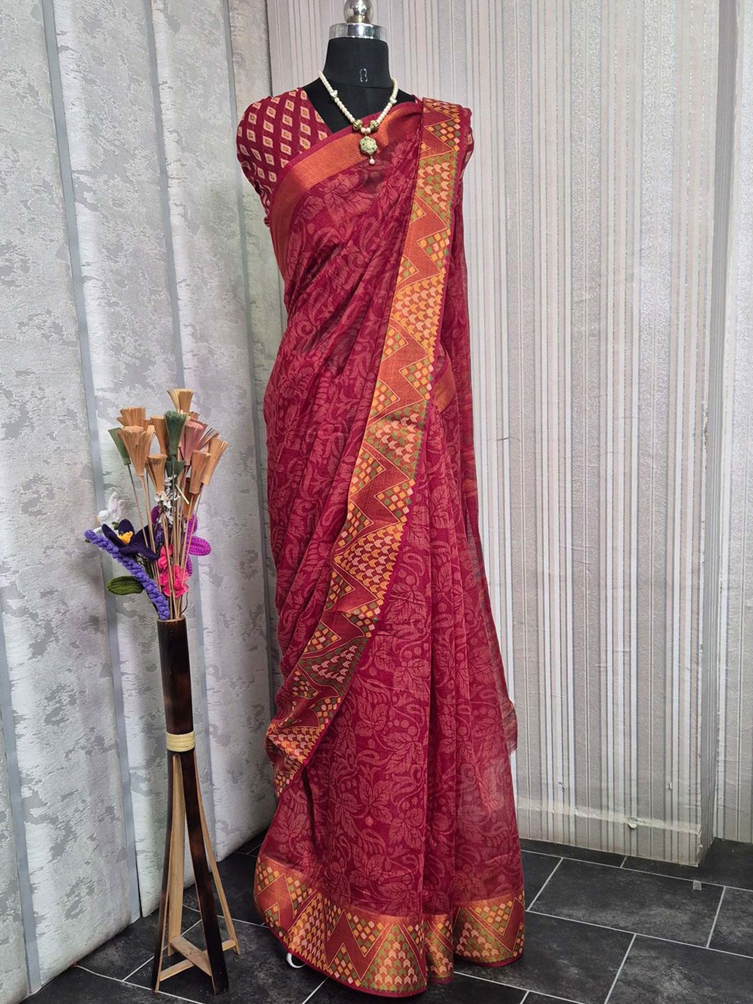 

Anouk Rustic Ethnic Motifs Zari Sungudi Saree, Maroon
