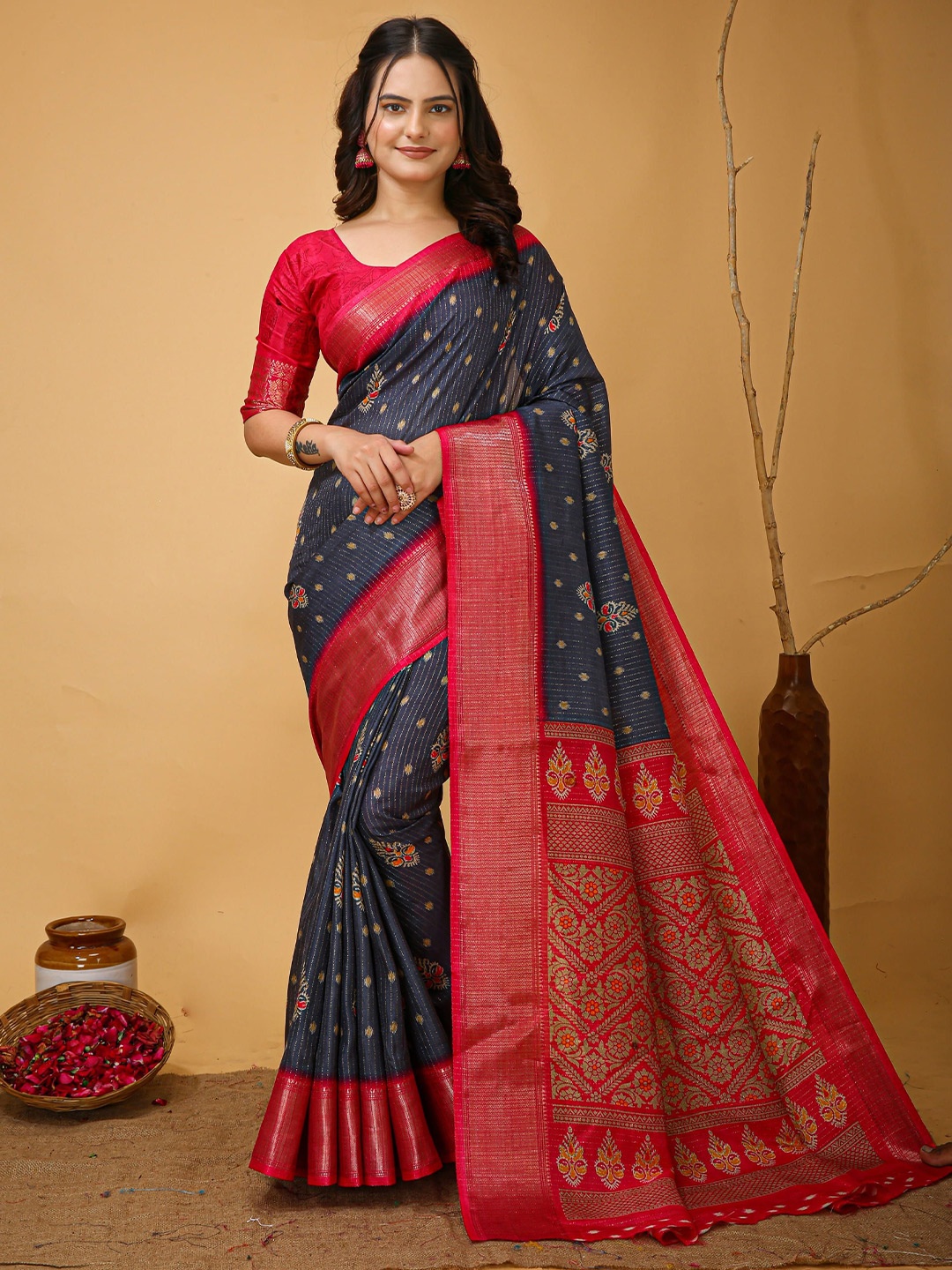 

HERE&NOW Woven Design Zari Silk Cotton Kanjeevaram Saree, Grey