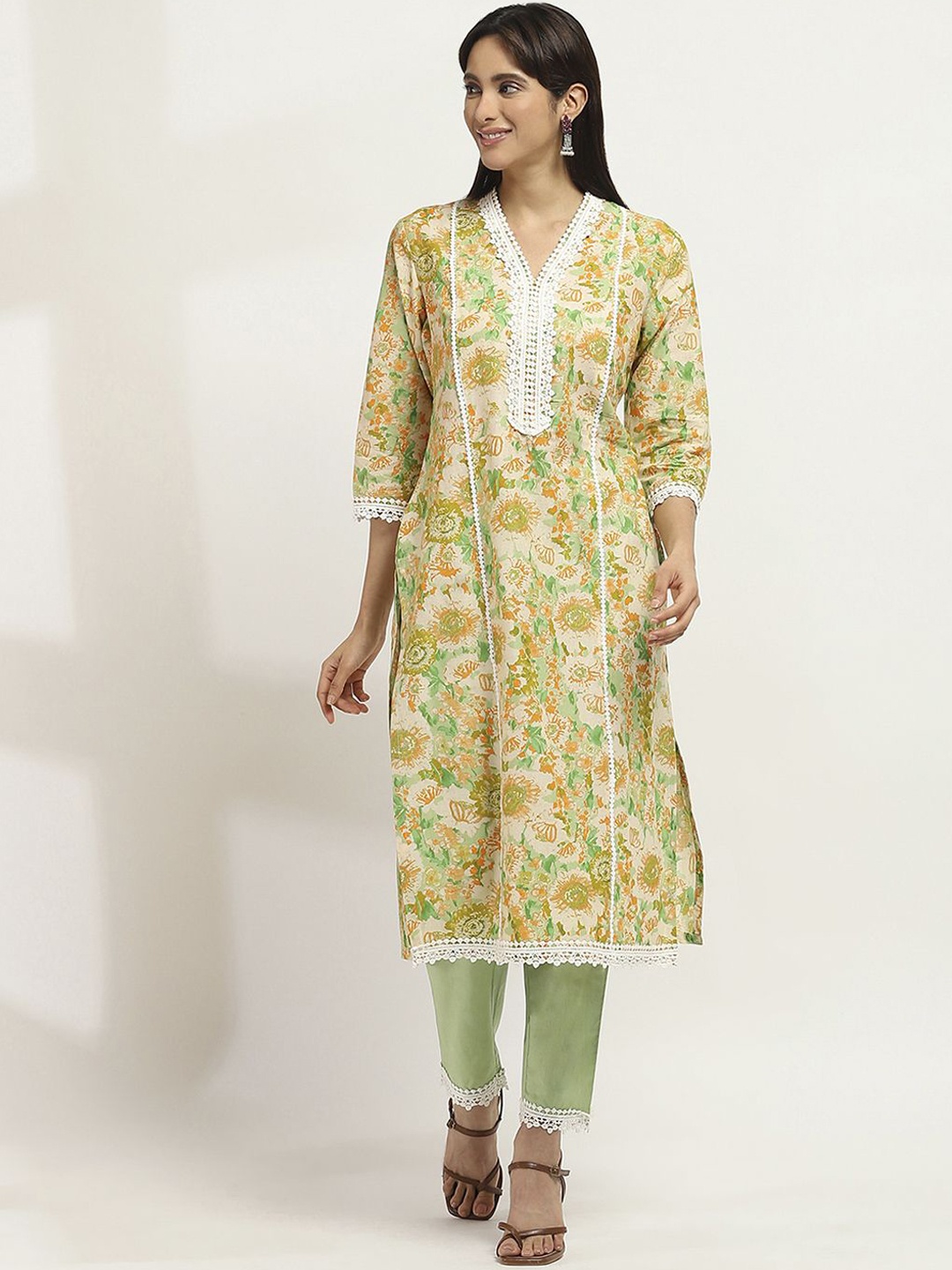 

Rangriti Women Floral Printed Regular Pure Cotton Kurta with Trousers, Green
