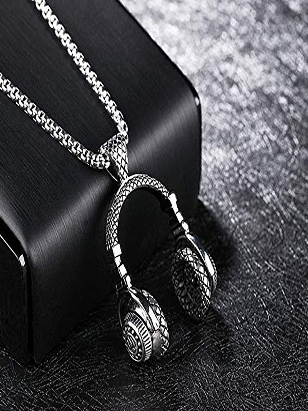 

Roadster Men Silver-Plated Headphone Pendant with Chain
