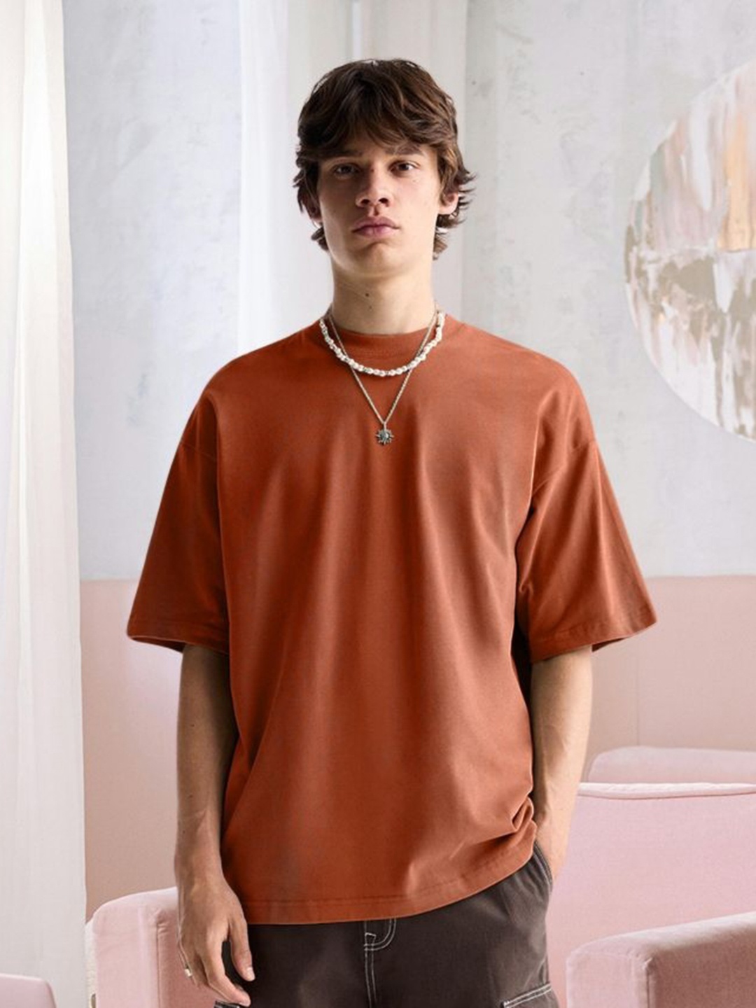 

PRONK Men Printed V-Neck Applique T-shirt with Mask, Brown