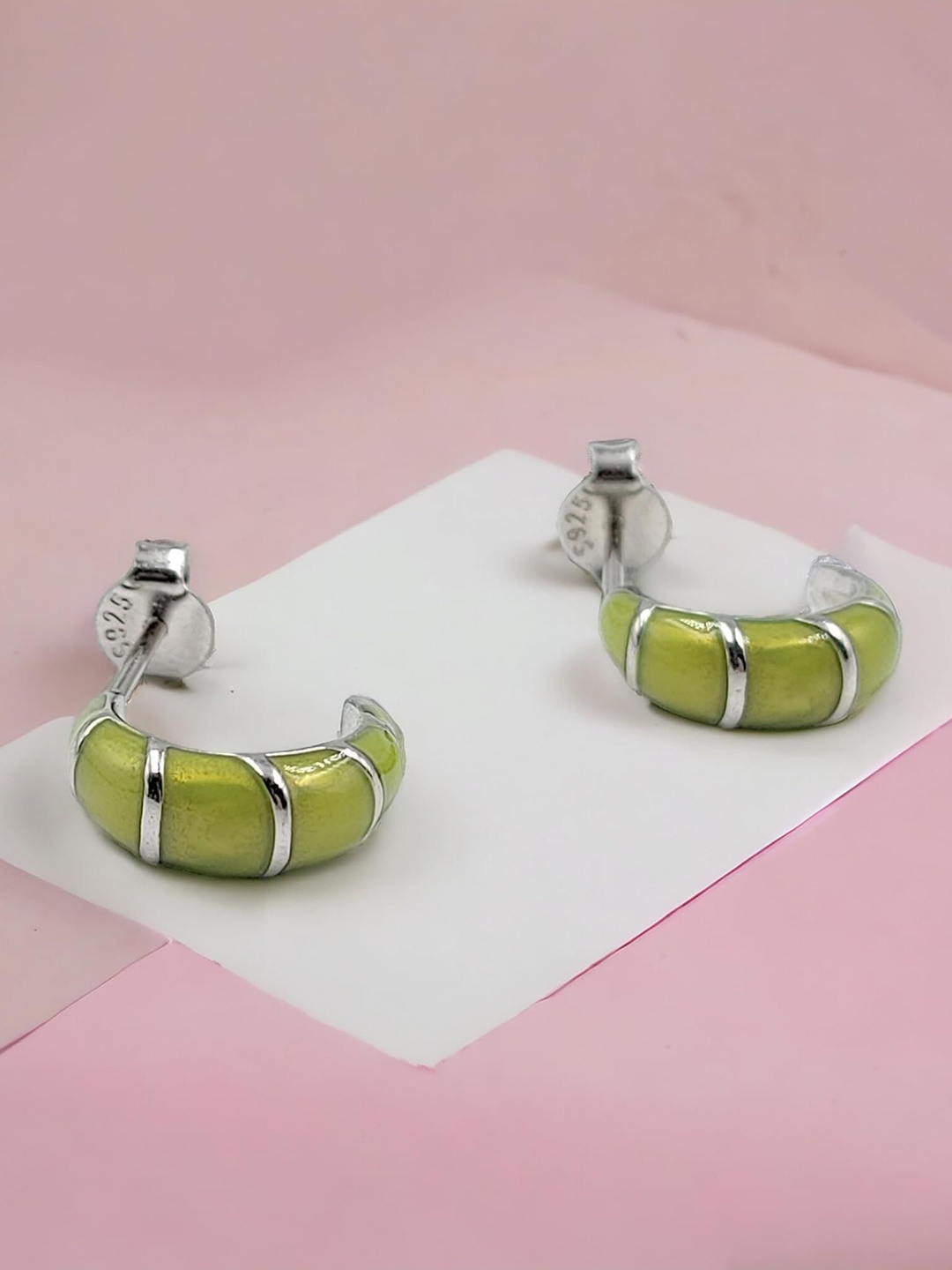 

AMONROO Contemporary Studs Earrings, Fluorescent green