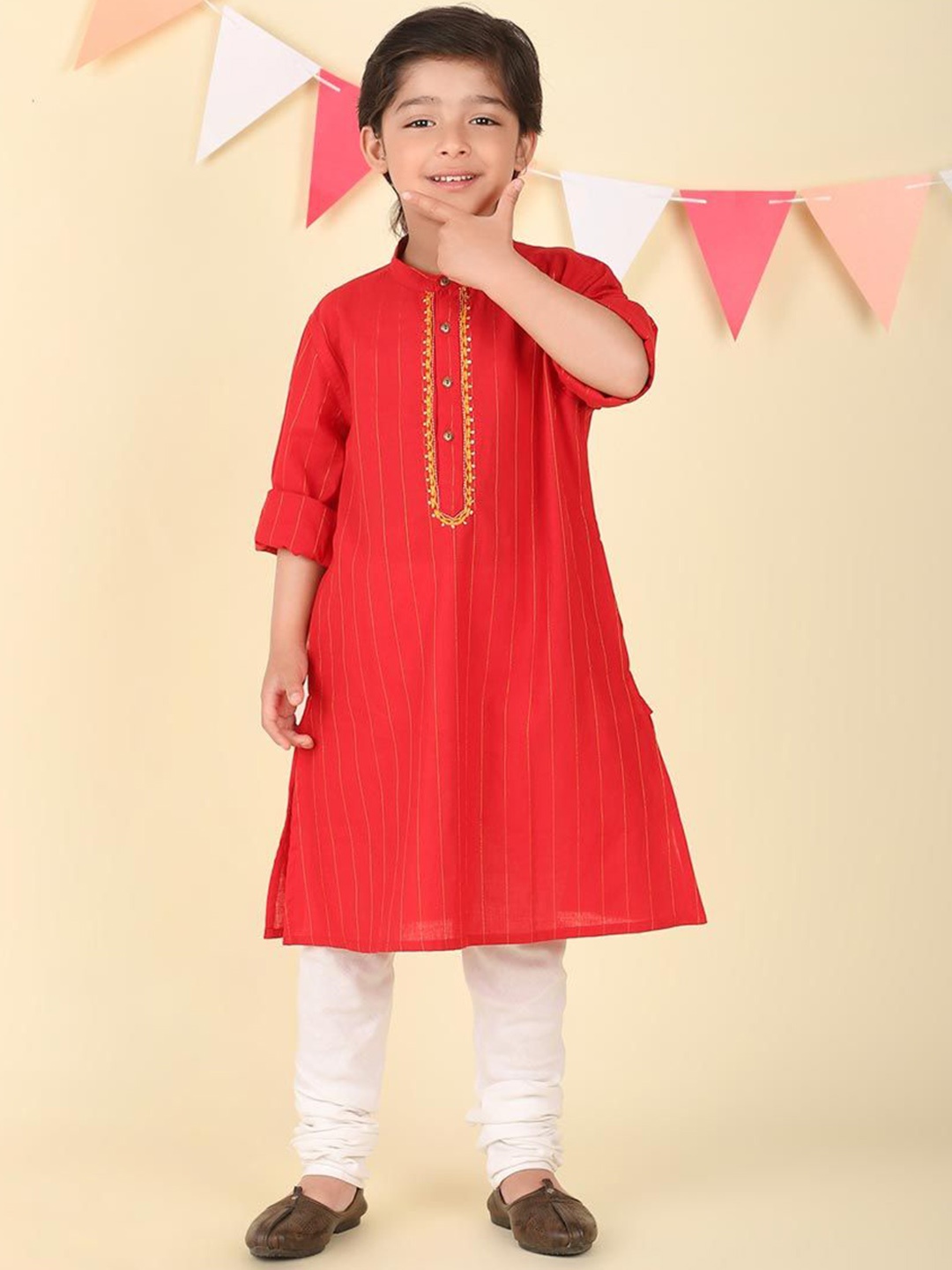 

Fabindia Boys Striped Cold-Shoulder Sleeves Thread Work Kurta, Red