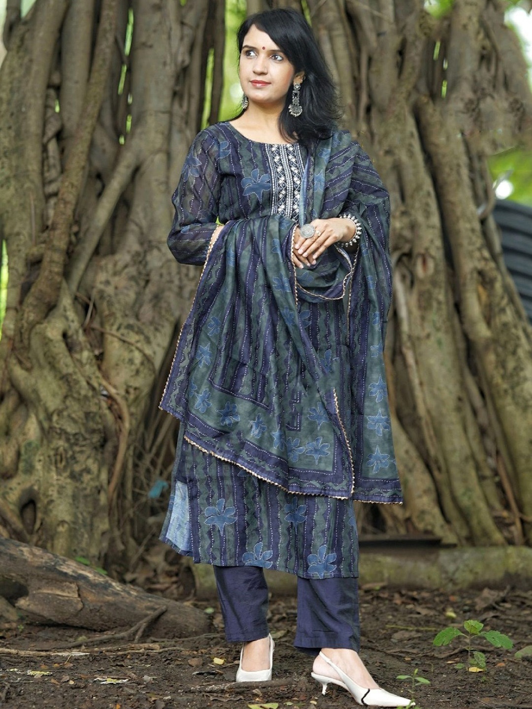 

DIVASTRI Women Ethnic Motifs Embroidered Regular Kurta with Trousers & With Dupatta, Blue