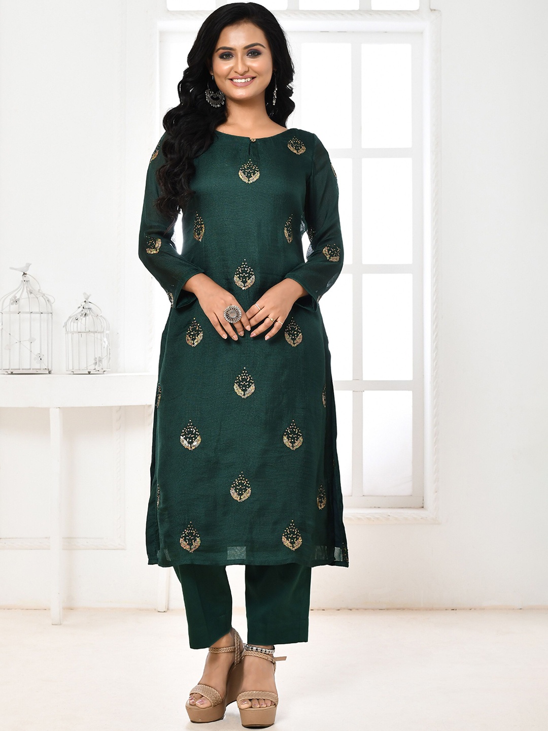 

THREAD SAGA Women Ethnic Motifs Embroidered Regular Sequinned Kurti with Trousers, Green