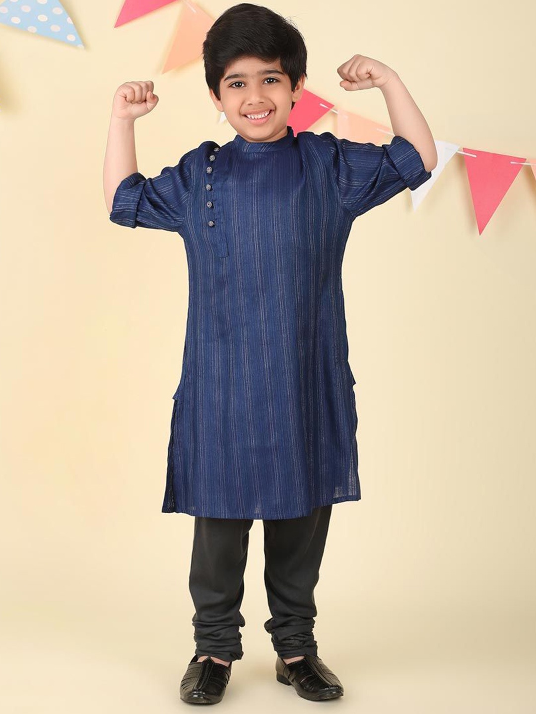 

Fabindia Boys Flared Sleeves Thread Work Kurta, Blue