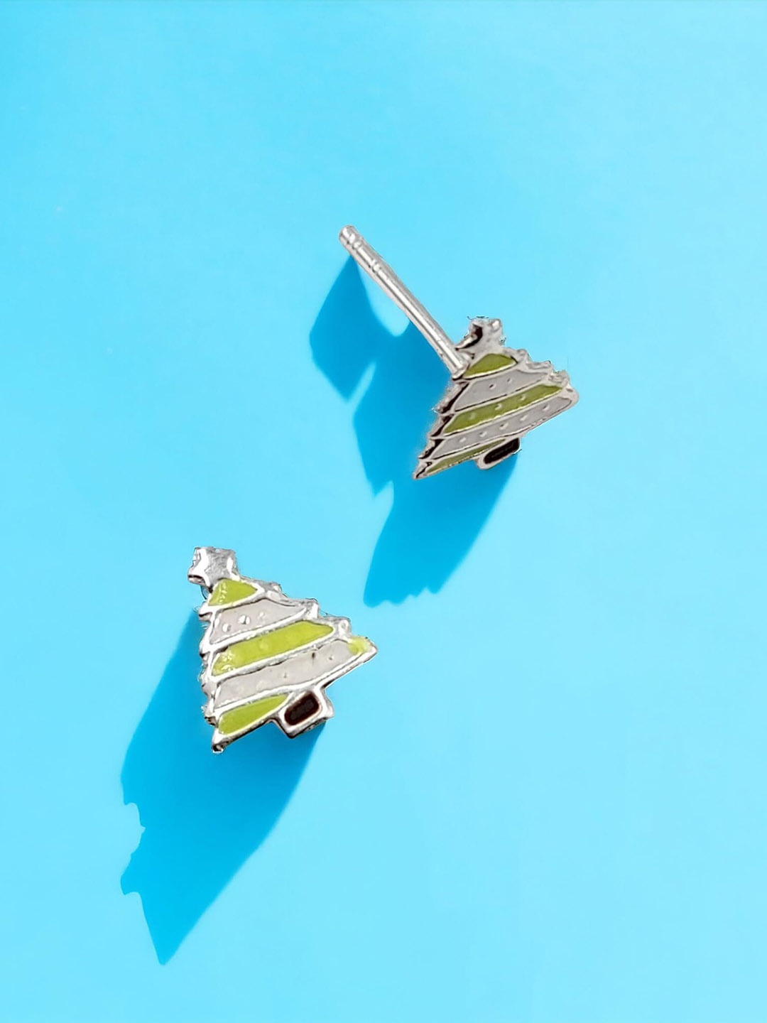 

AMONROO Contemporary Studs Earrings, Green