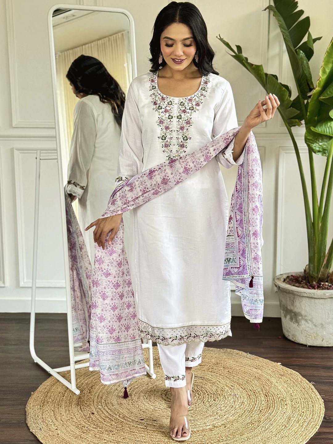 

REALLTREND Women Ethnic Motifs Yoke Design Regular Thread Work Kurta with Trousers & With Dupatta, White