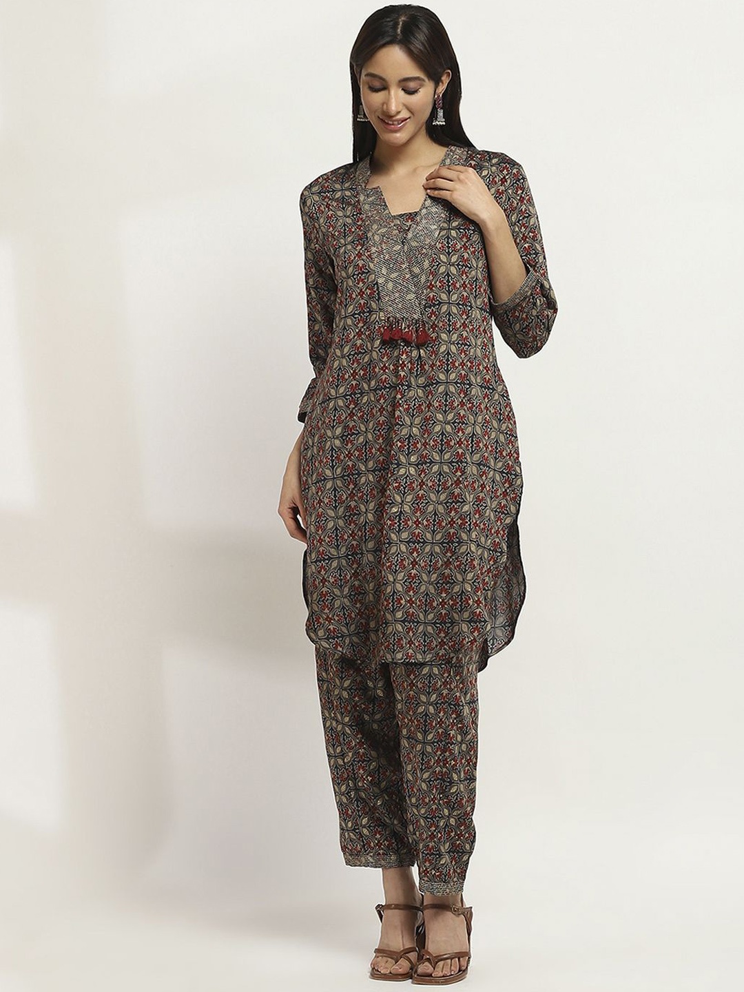 

Rangriti Women Floral Printed Regular Kurta with Salwar, Navy blue