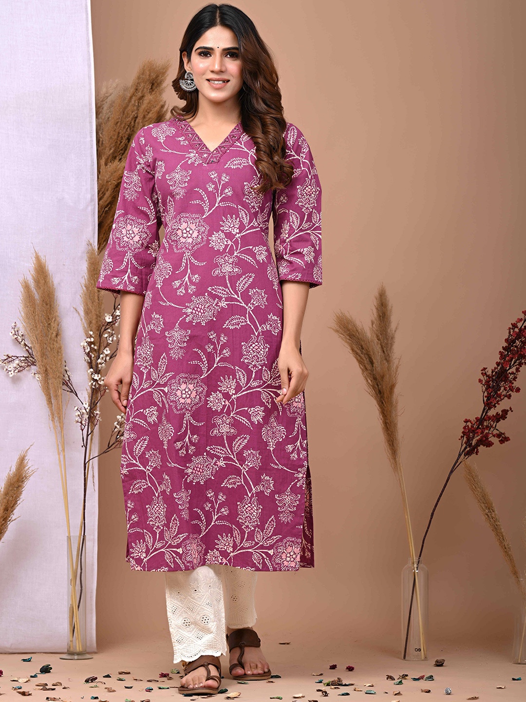 

JAI KURTIES Women Floral Printed Thread Work Kurta, Purple