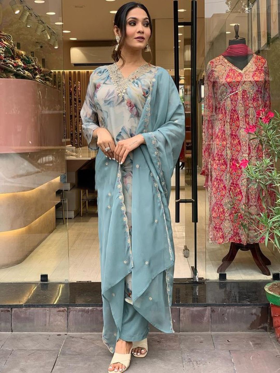 

DIVASTRI Women Floral Printed Regular Sequinned Kurta with Trousers & With Dupatta, Turquoise blue