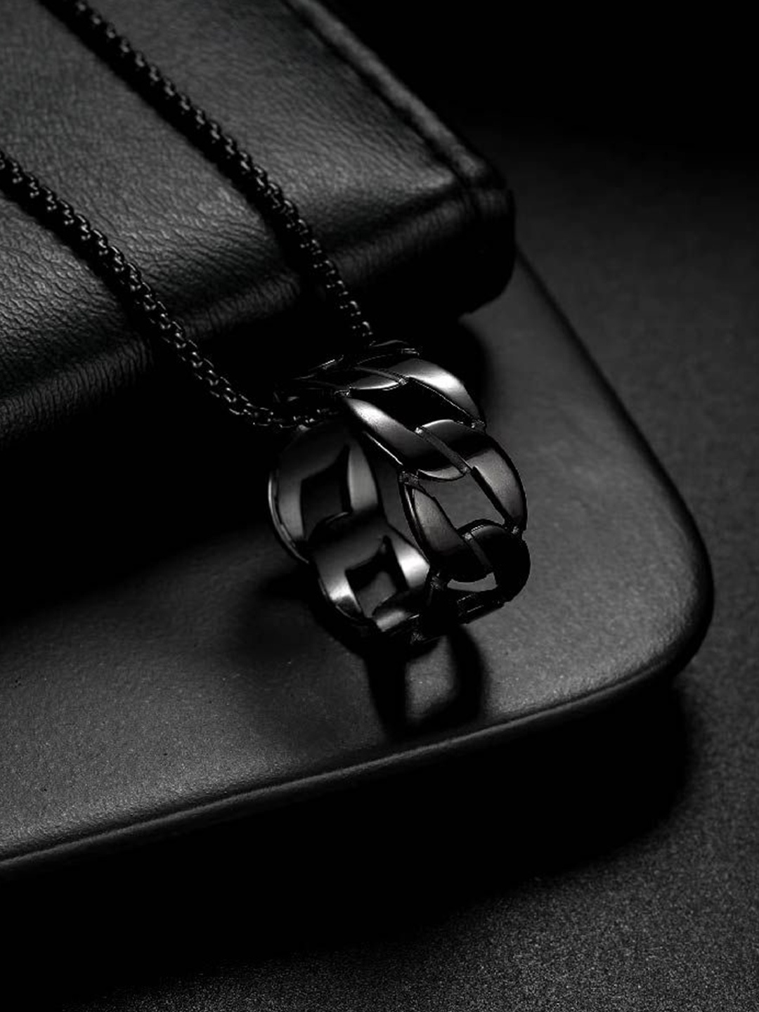 

DKane Designs Stainless Steel Pendant With Chain, Black