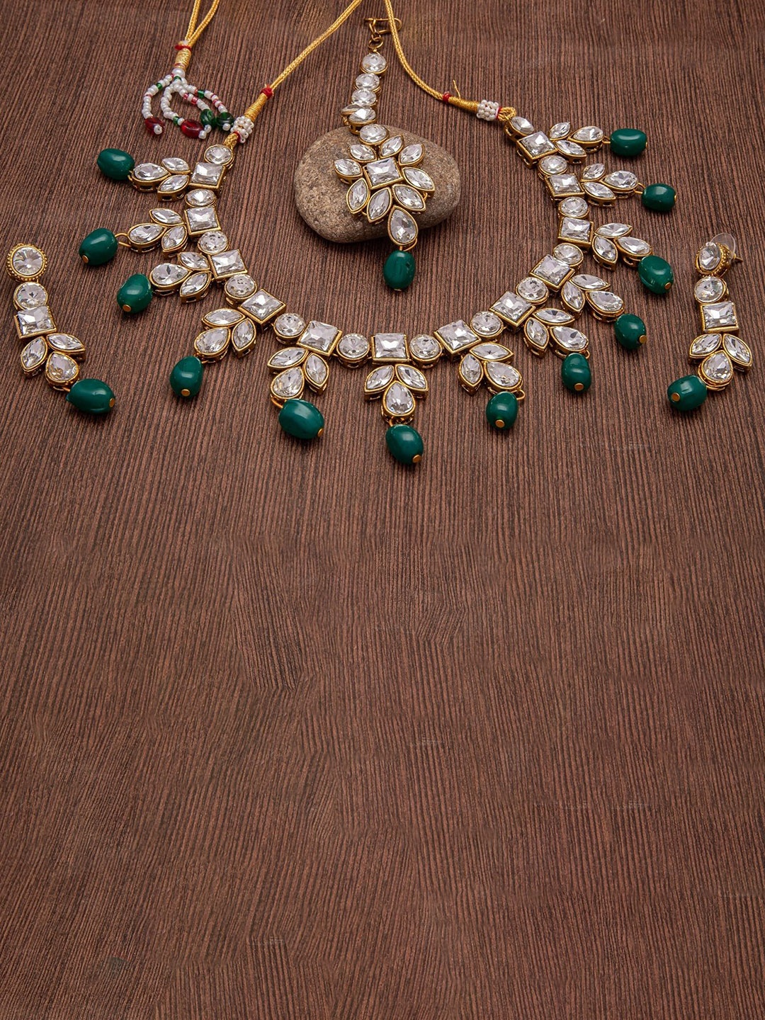 

VIPY HANGER Gold-Plated Stone Studded & Beaded Jewellery Set