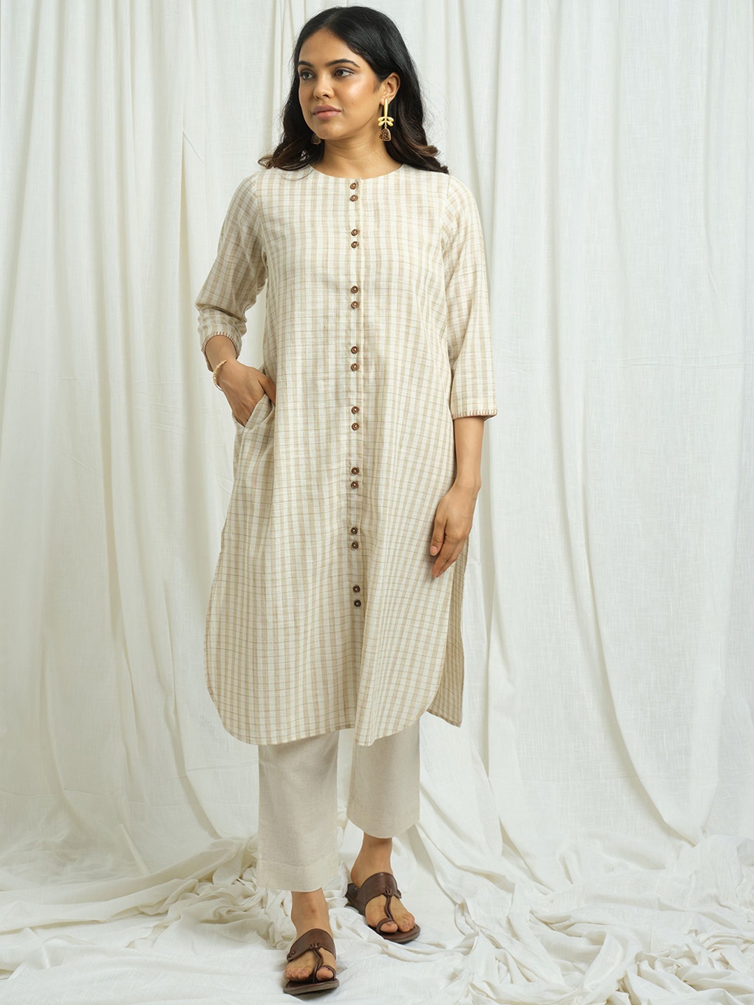 

CYAN Women Striped Flared Sleeves Thread Work Handloom Kurta, Off white