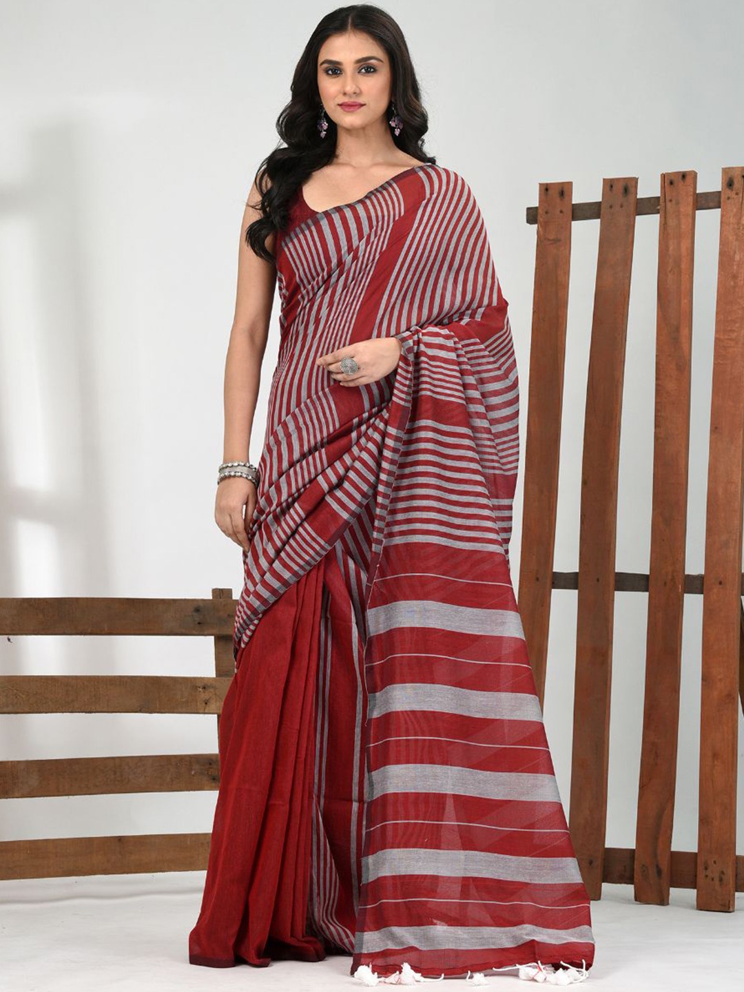 

Charukriti Striped Pure Cotton Saree, Red