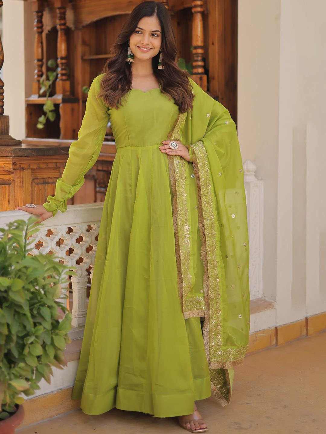 

Ethnic Yard Women Floral Georgette Anarkali Kurta, Green