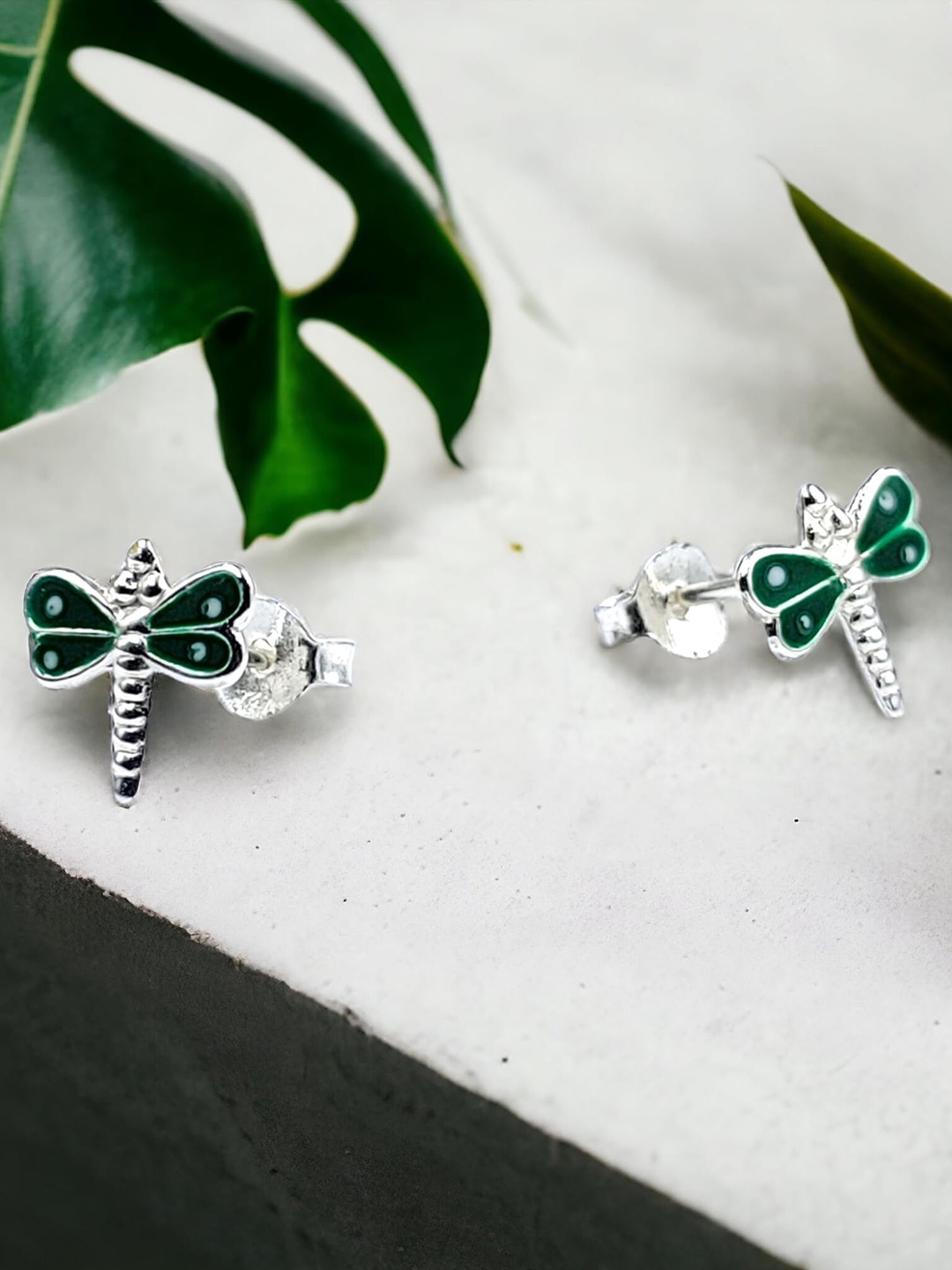 

AMONROO Contemporary Studs Earrings, Green