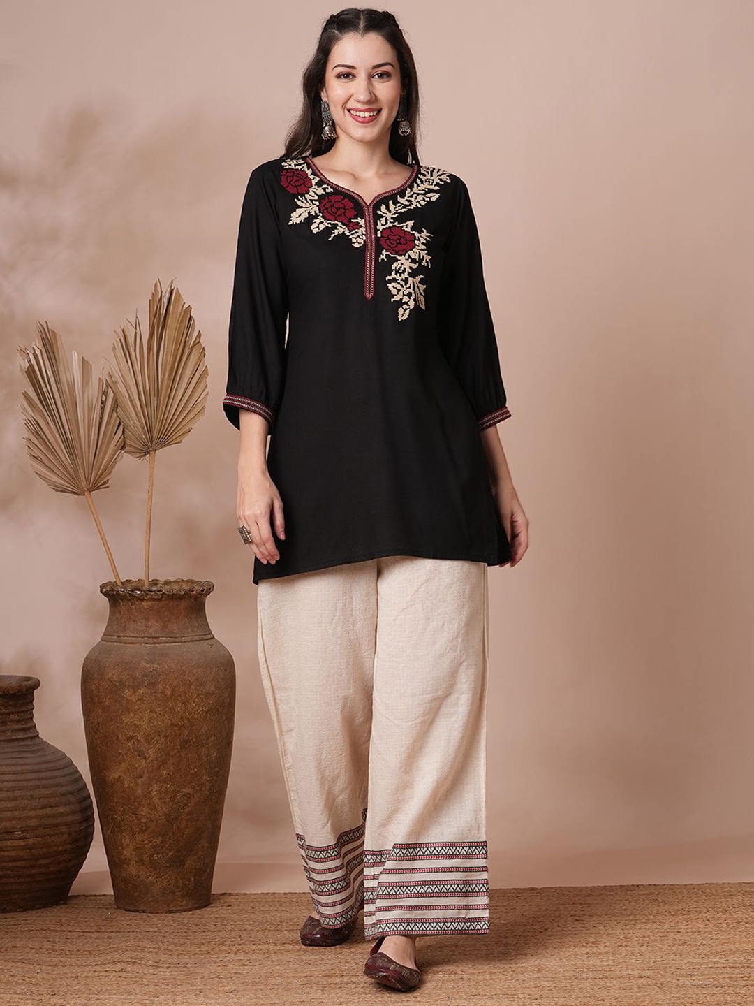 

FASHOR Floral Embroidered Thread Work Thread Work Kurti, Black