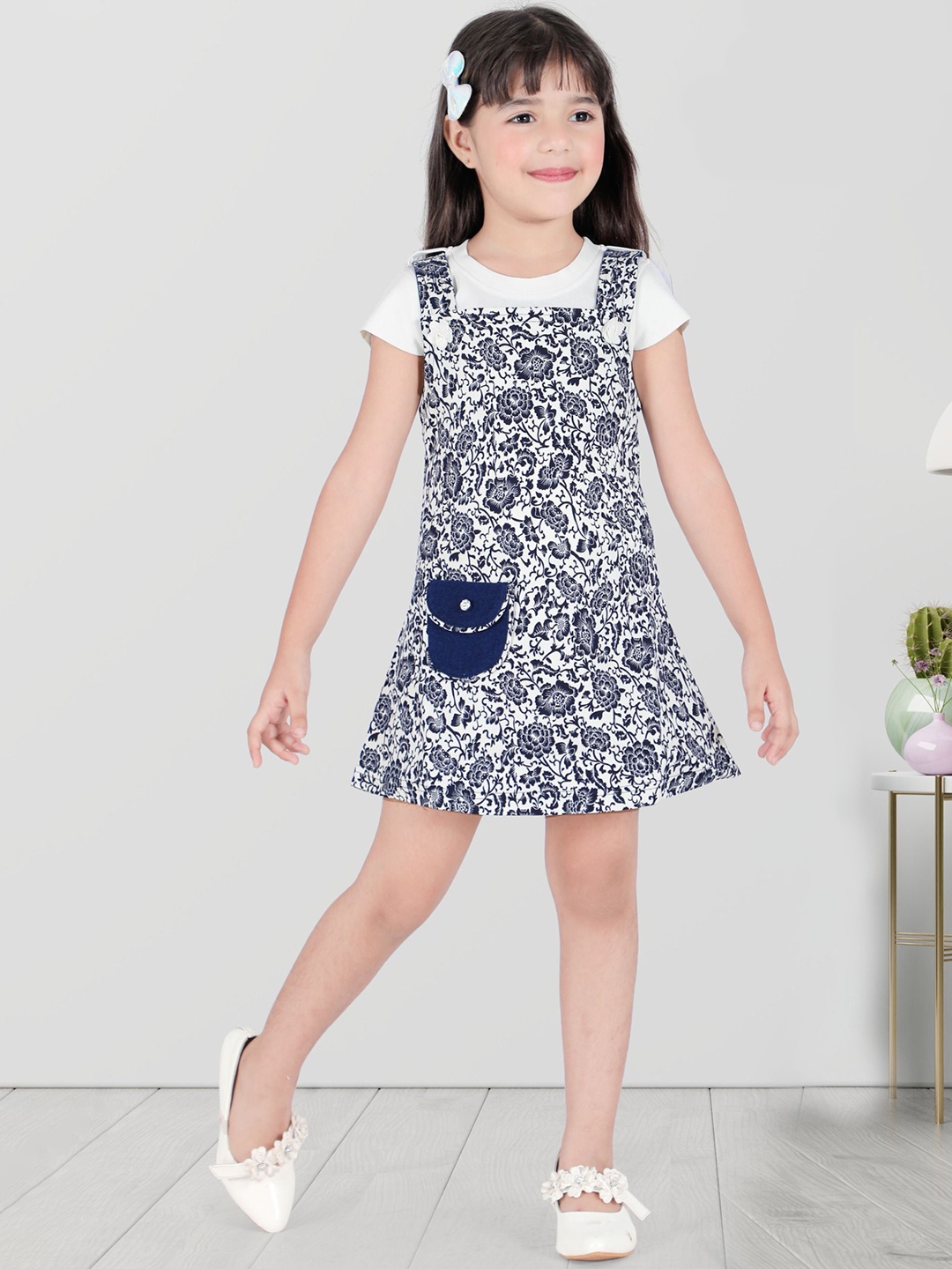 

kidoz Girls Printed Cotton Dungaree With T-Shirt, Blue
