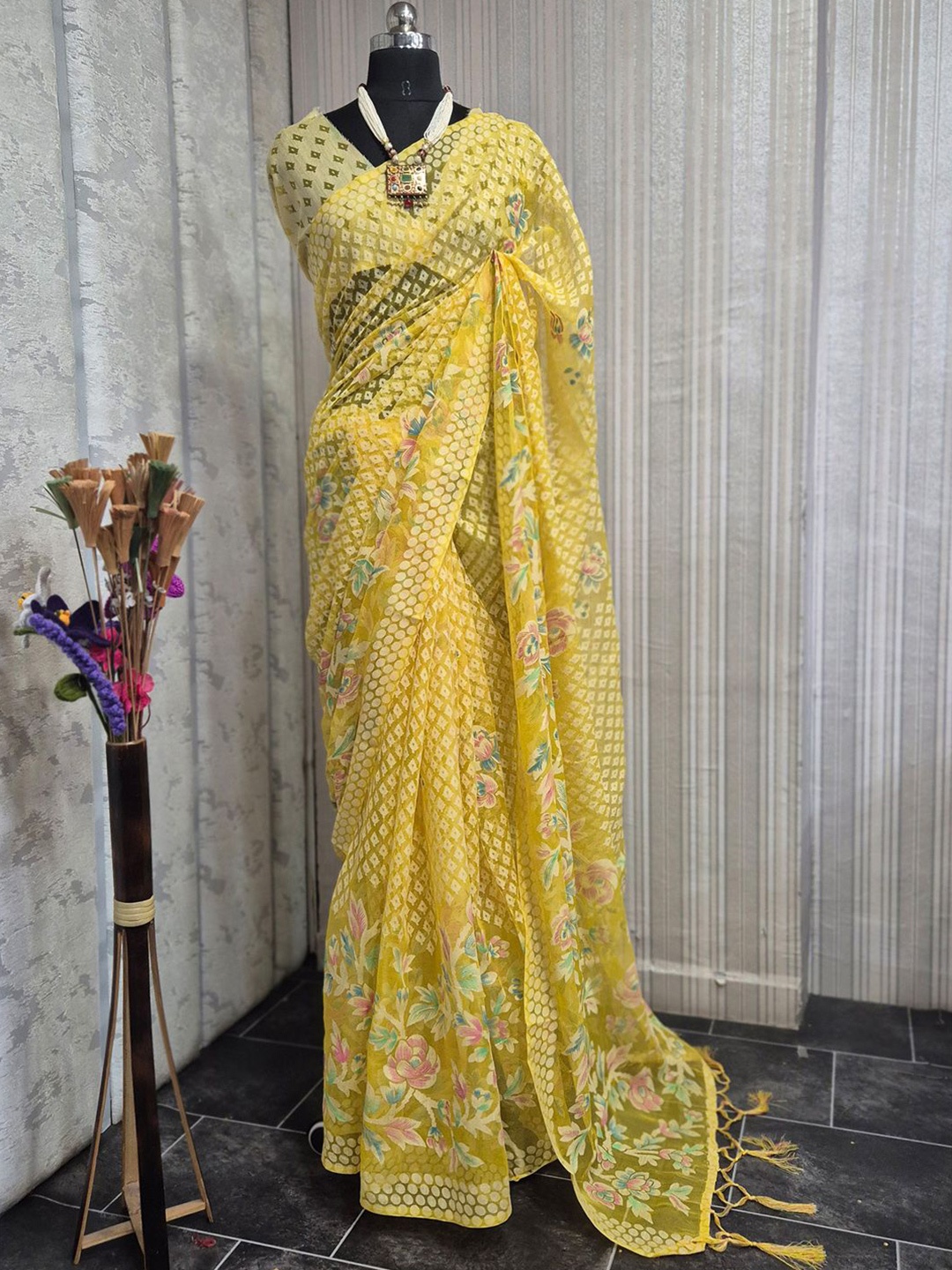 

Anouk Rustic Floral Brasso Chanderi Saree, Yellow