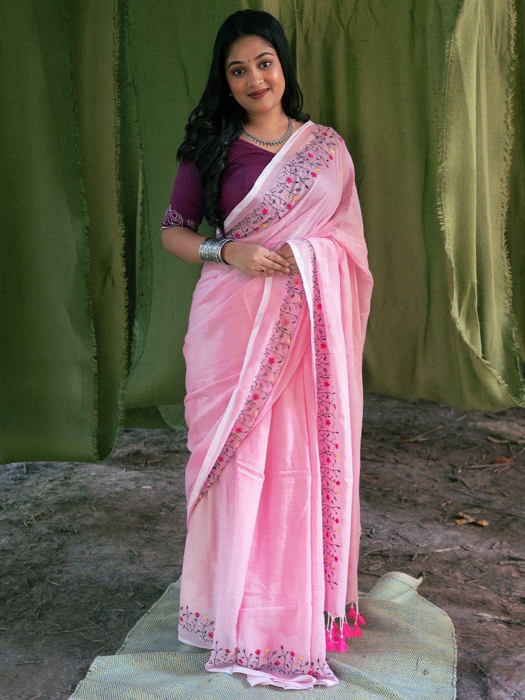 

Uttariya Floral Embroidered Pure Cotton Saree, Pink