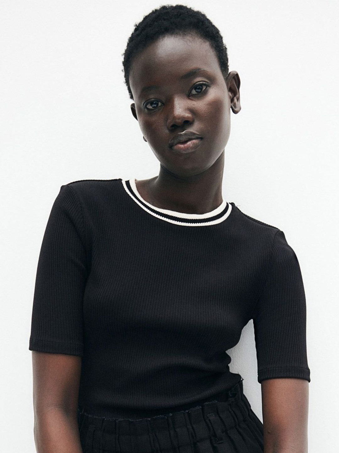 

H&M Fitted T-Shirt, Black