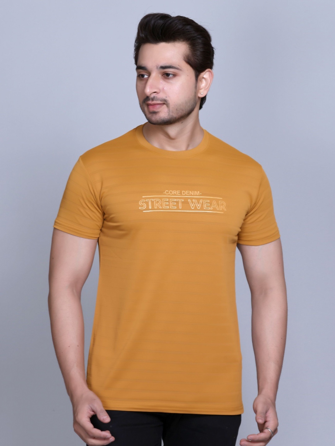 

Yoorix Men T-shirt, Gold