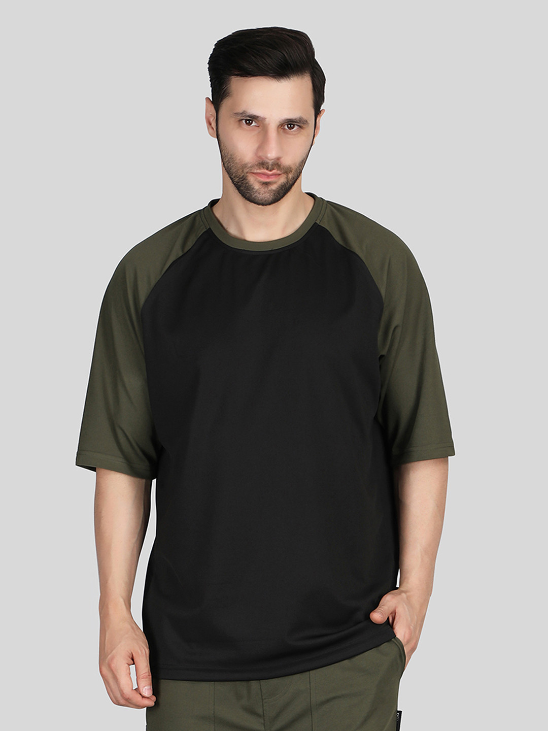 

Raxedo Men Dry-Fit Travel-Ready Raglan T-Shirt, Old Money T Shirts, Black