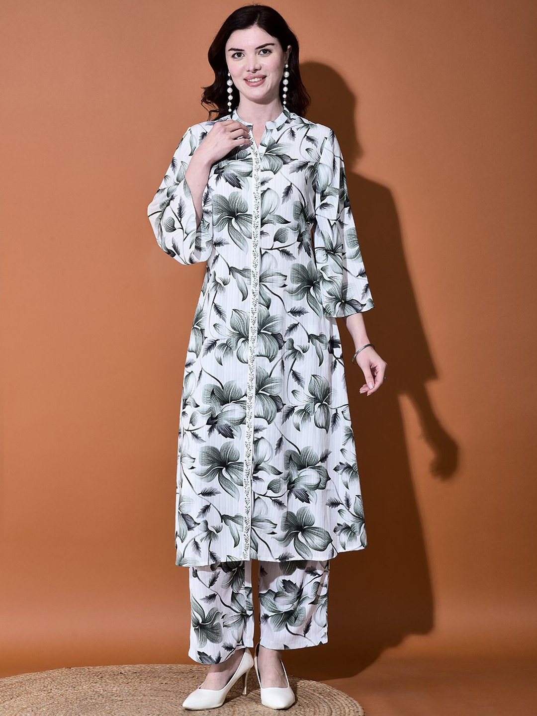 

FFU Women Floral Printed Regular Kurta with Trousers, White