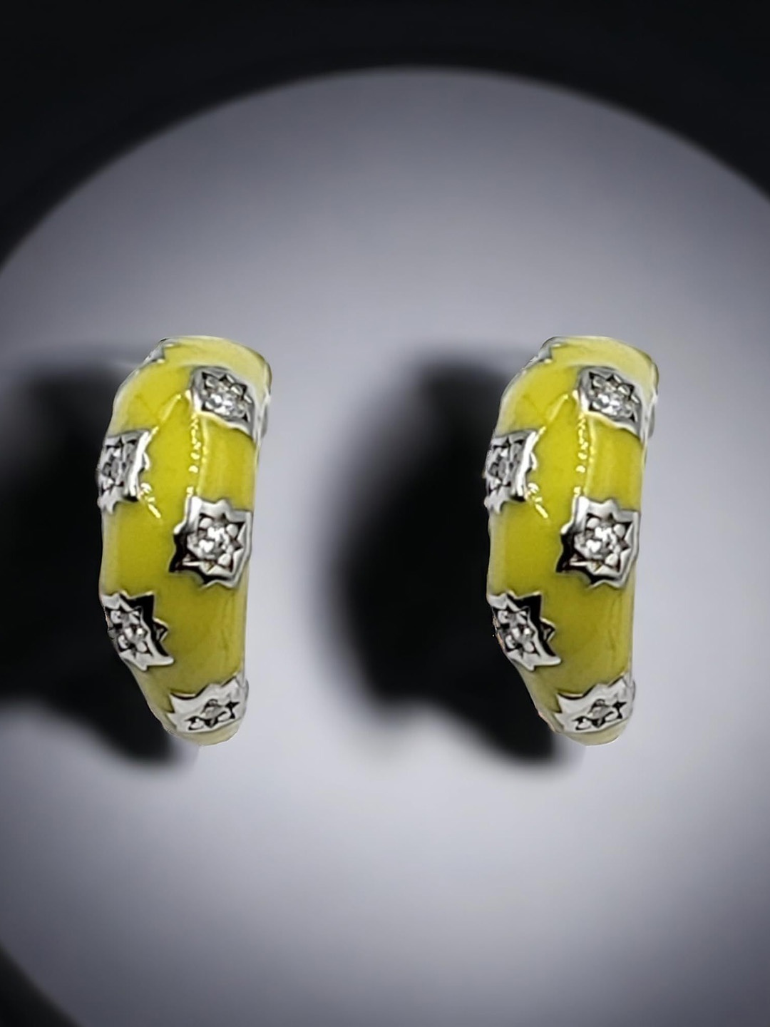 

AMONROO Contemporary Studs Earrings, Lime green