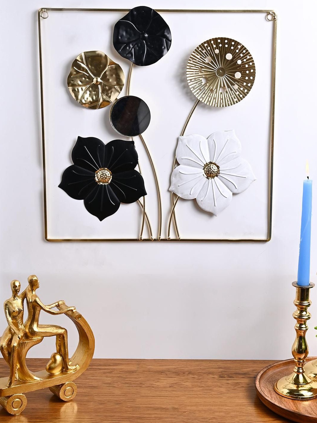 

MARKET99 Golden And Black Flower Wall Plaque, Gold