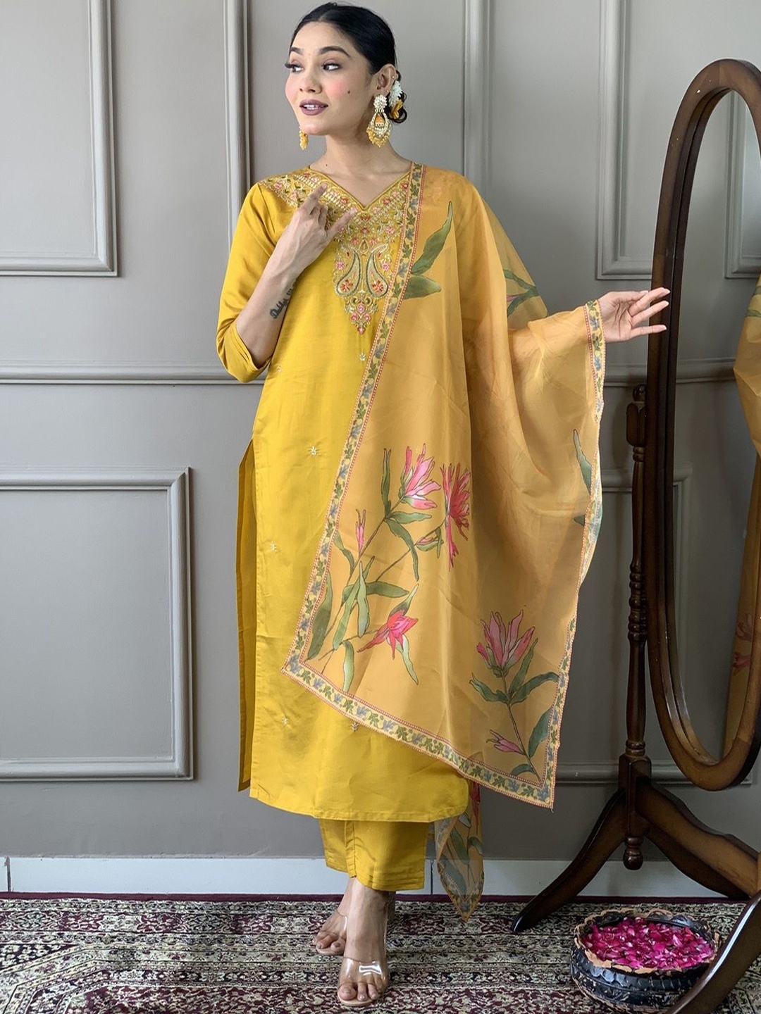 

DIVASTRI Women Ethnic Motifs Embroidered Regular Thread Work Kurta with Trousers & With Dupatta, Mustard