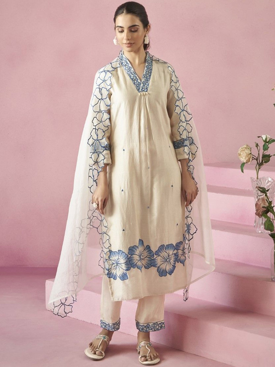 

AUTUMN LANE Women Floral Embroidered Regular Thread Work Pure Cotton Kurta with Trousers & With Dupatta, Off white