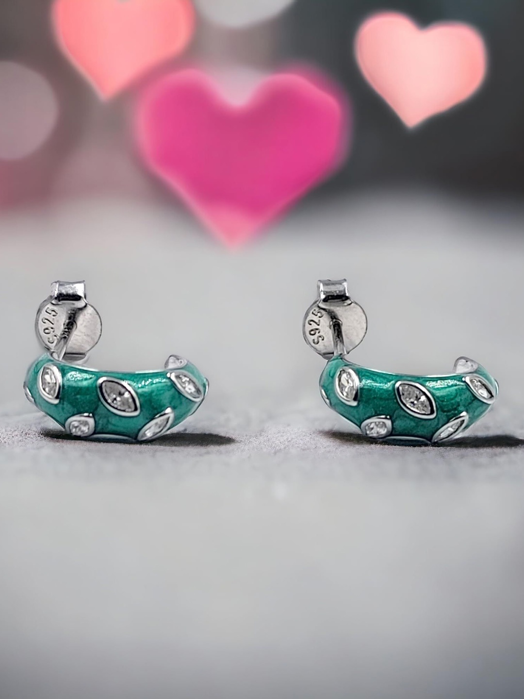 

AMONROO Contemporary Studs Earrings, Green