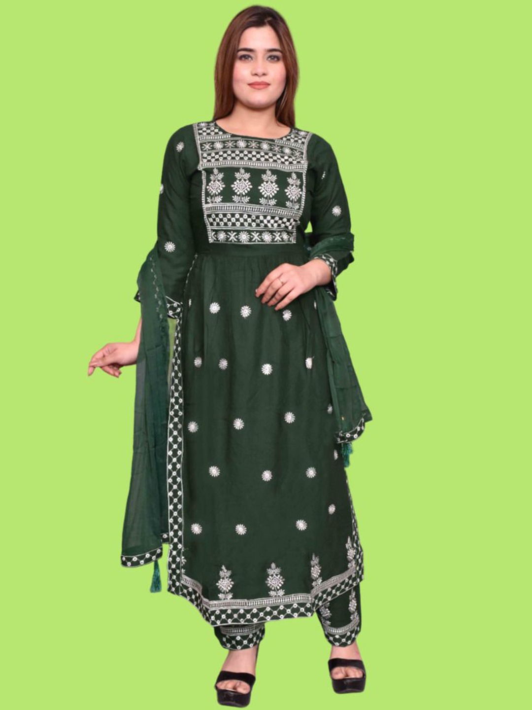 

Moda Rapido Women Floral Embroidered Regular Thread Work Kurta with Trousers & With Dupatta, Green