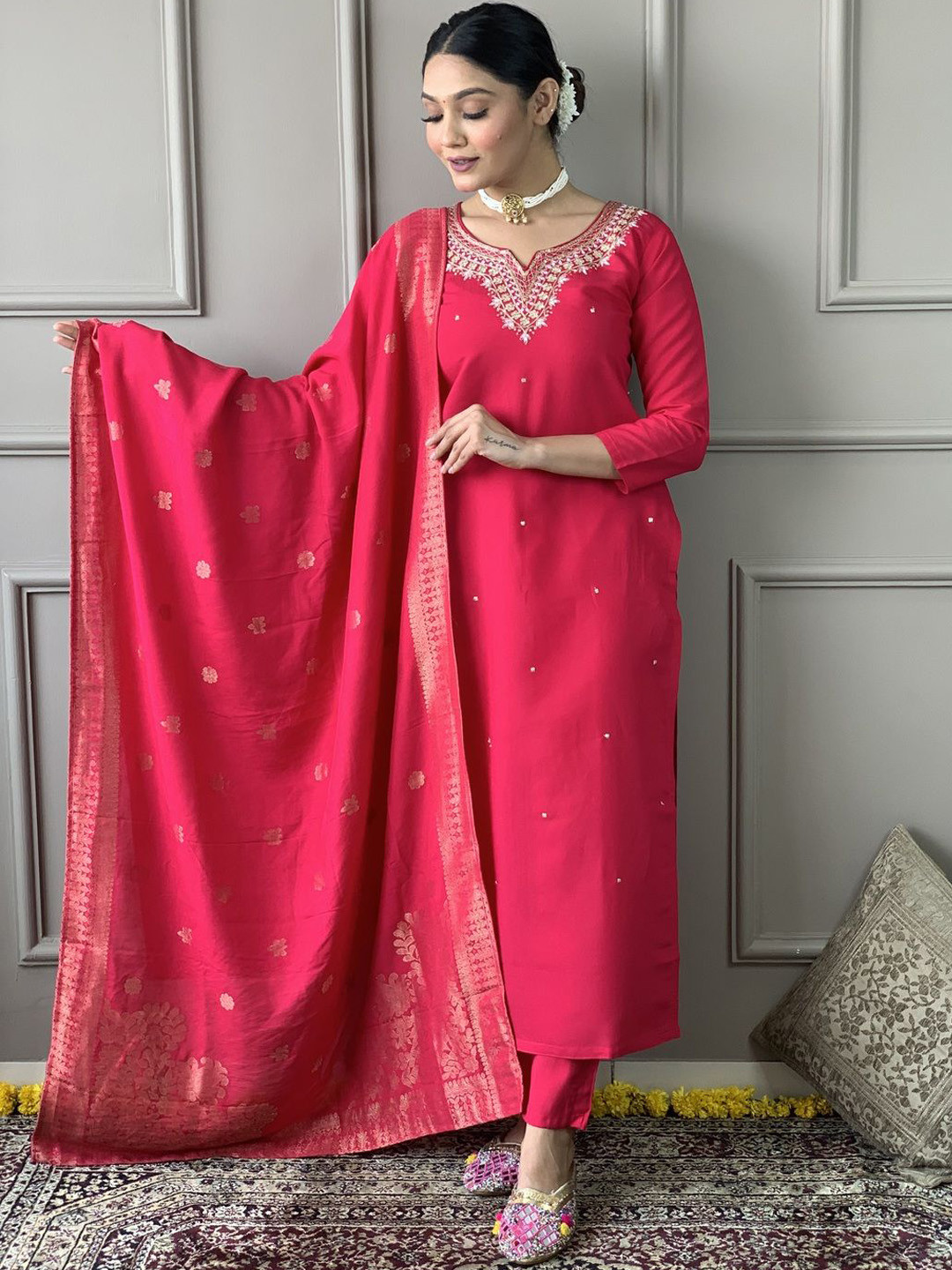 

ASCIIBLUES Women Ethnic Motifs Embroidered Regular Thread Work Kurta with Trousers & With Dupatta, Red