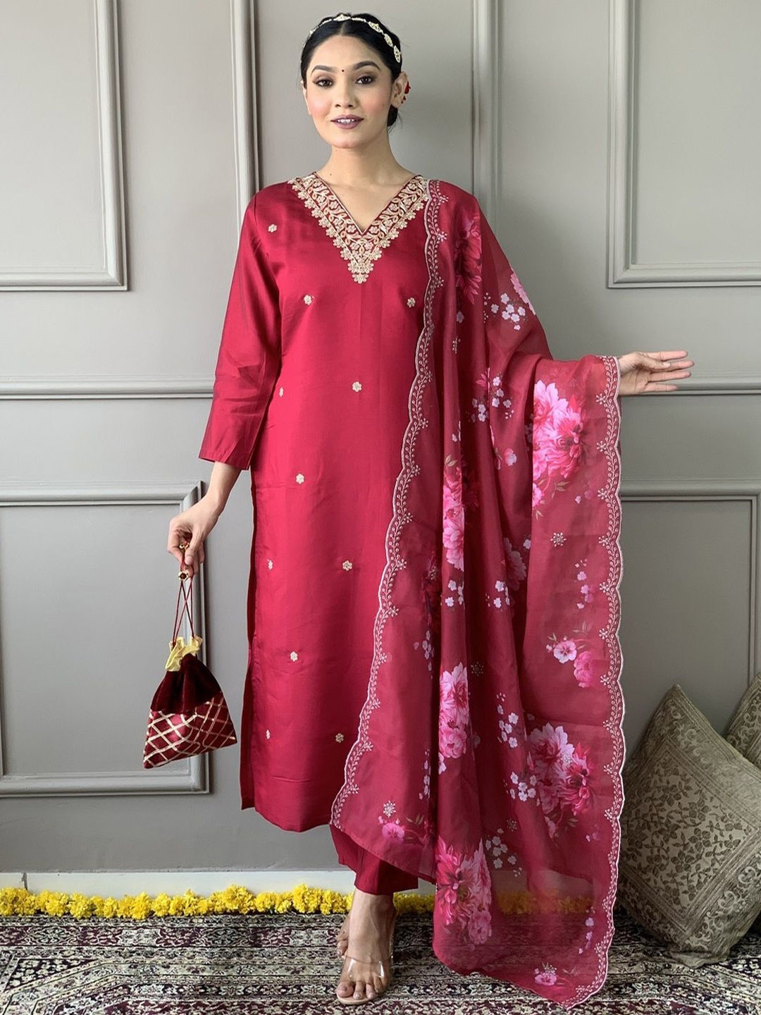 

ASCIIBLUES Women Ethnic Motifs Embroidered Regular Thread Work Kurta with Trousers & With Dupatta, Maroon