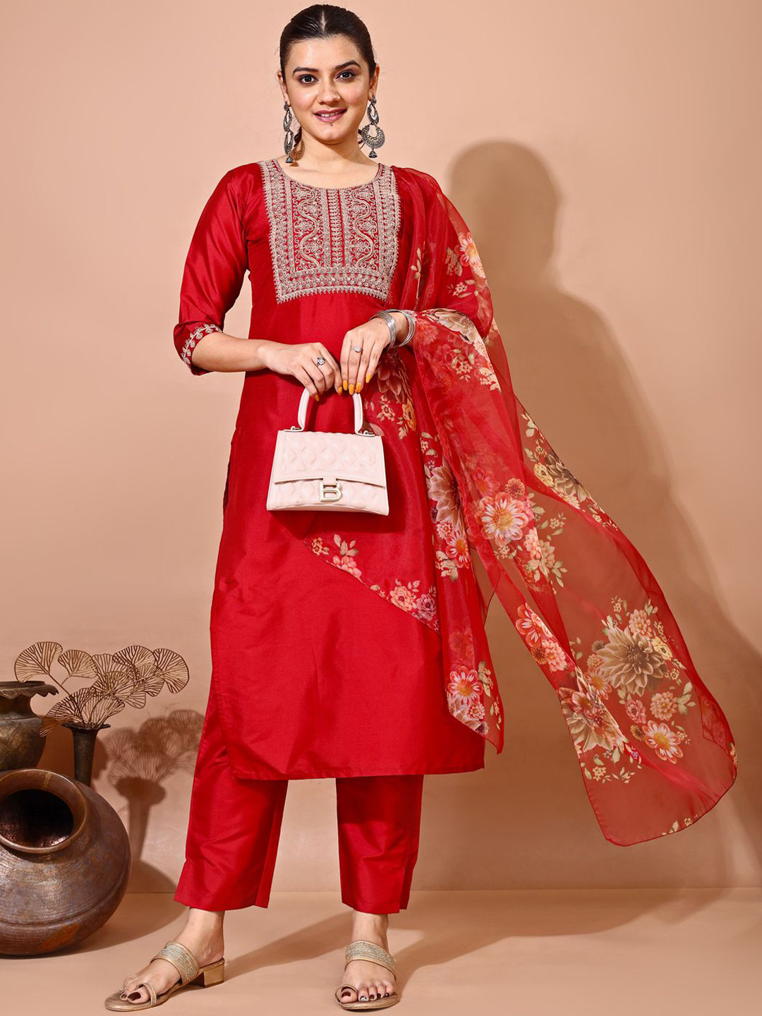

AYUKTA INTERNATIONAL Women Floral Yoke Design Regular Kurta with Trousers & With Dupatta, Maroon