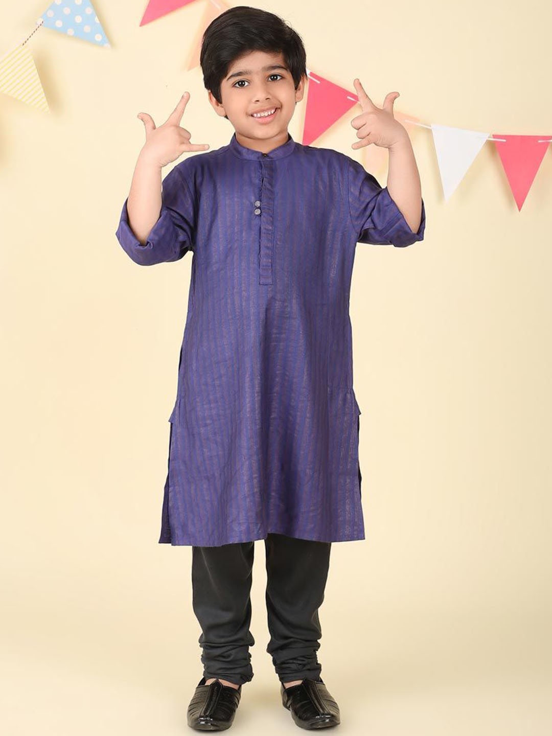 

Fabindia Boys Flared Sleeves Kurta, Navy blue