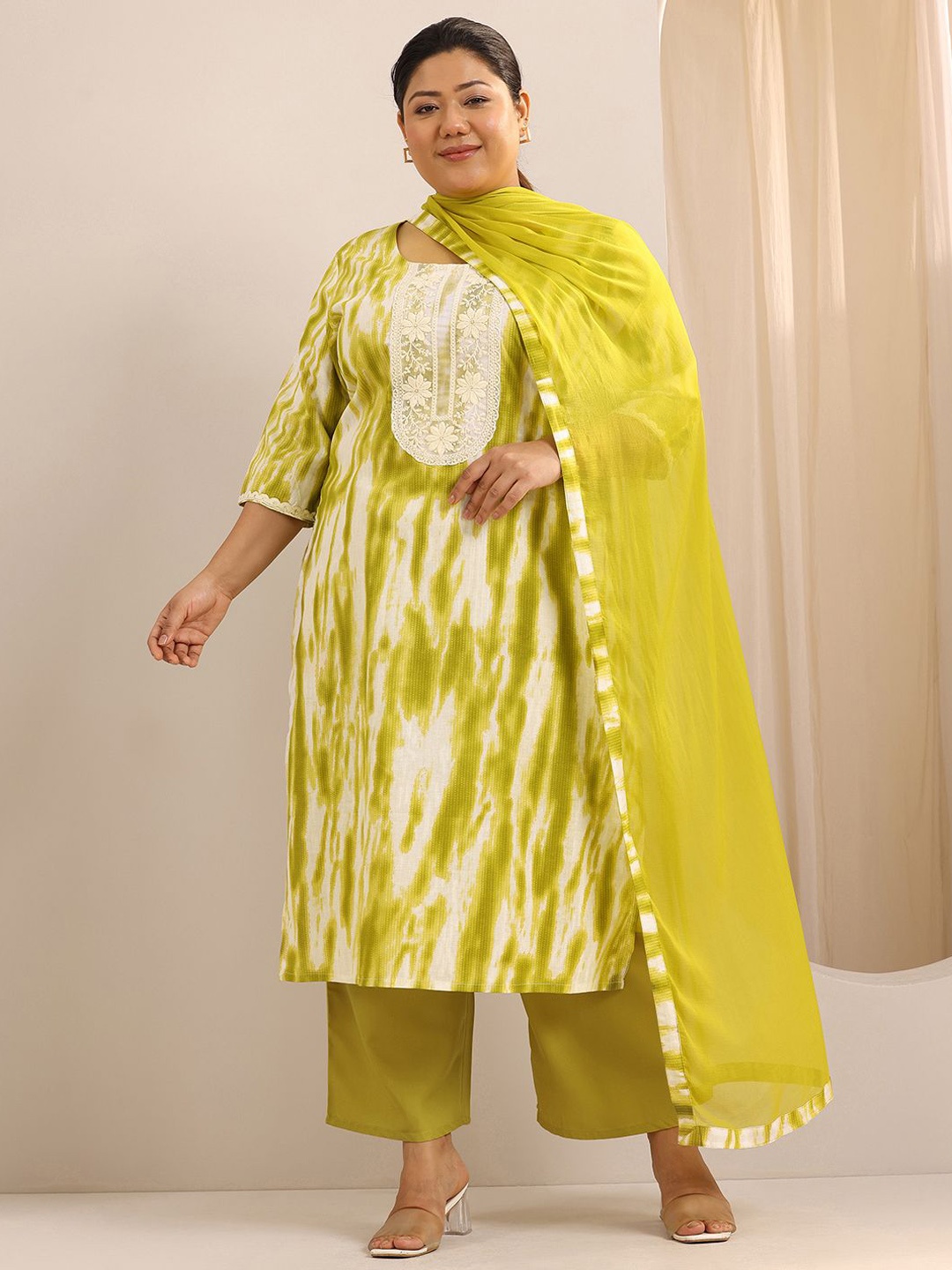 

EXTRA LOVE BY LIBAS Women Plus Size Women Printed Kurta with Trousers & With Dupatta, Green