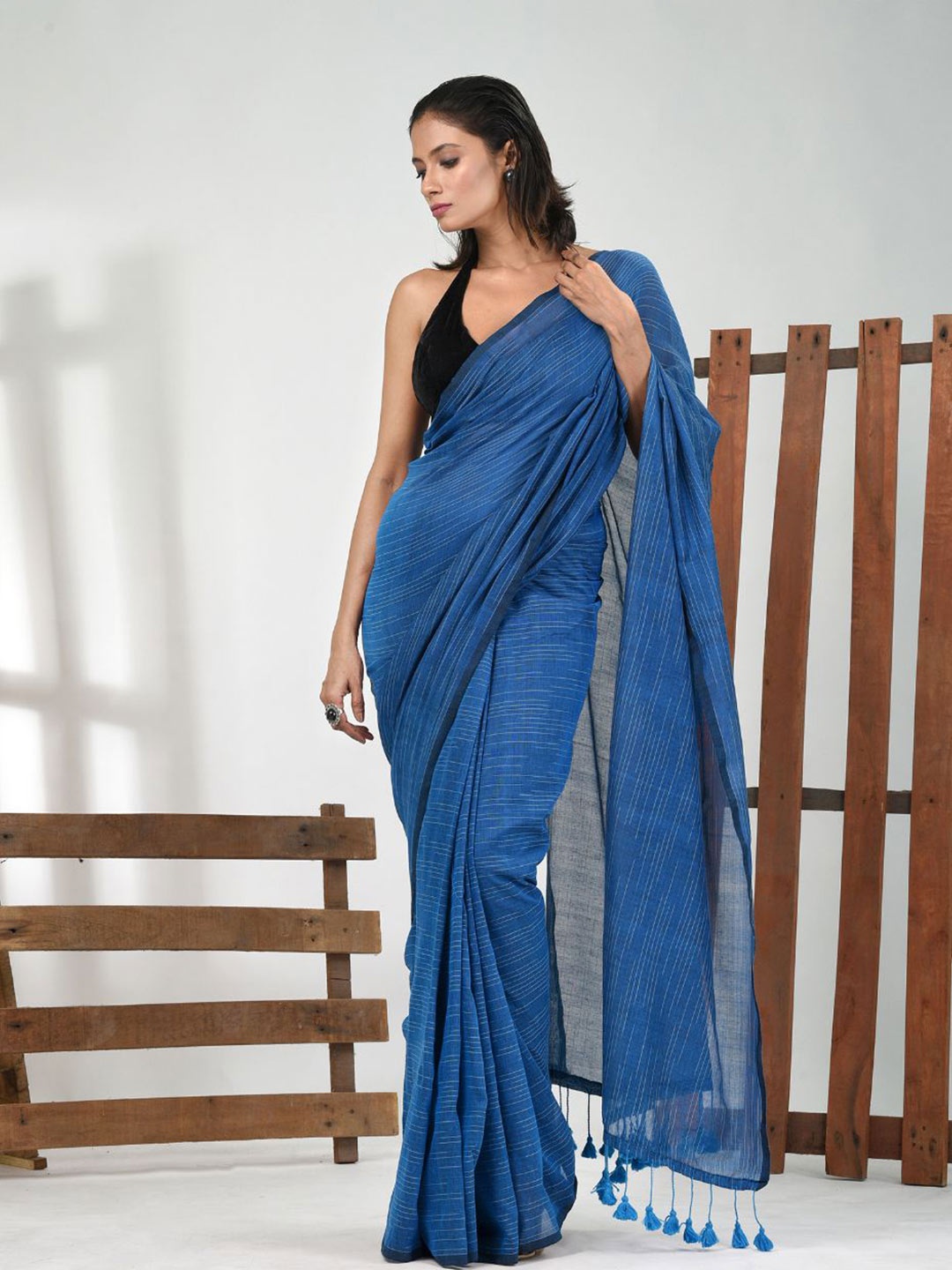 

Charukriti Striped Pure Cotton Saree, Blue