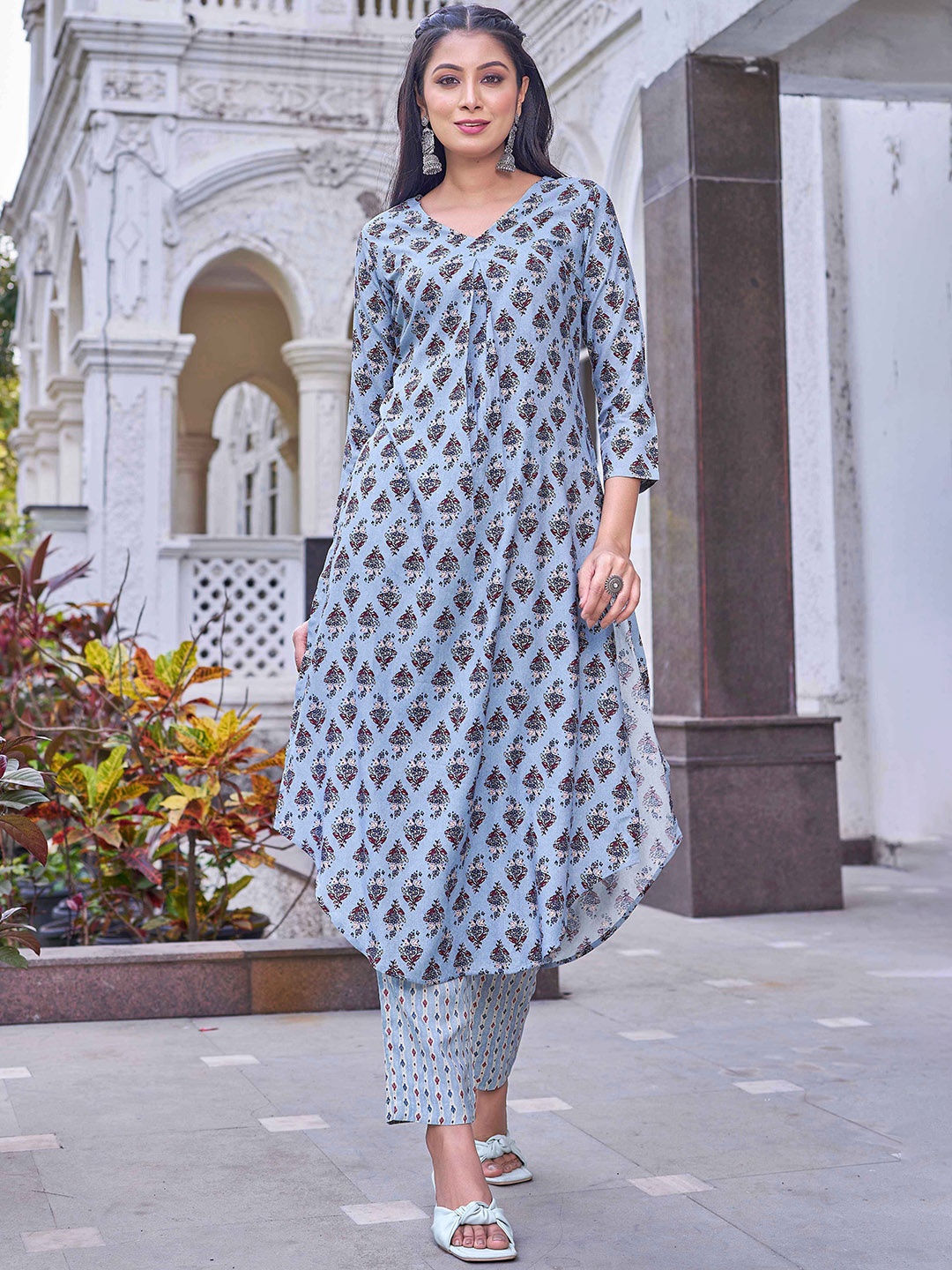 

Chandbaali Women Printed Regular Kurta with Trousers, Blue