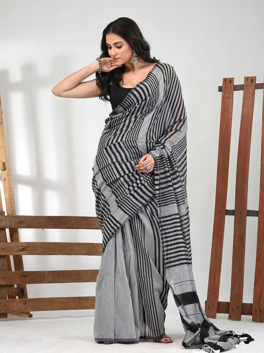 

Charukriti Striped Pure Cotton Saree, Grey
