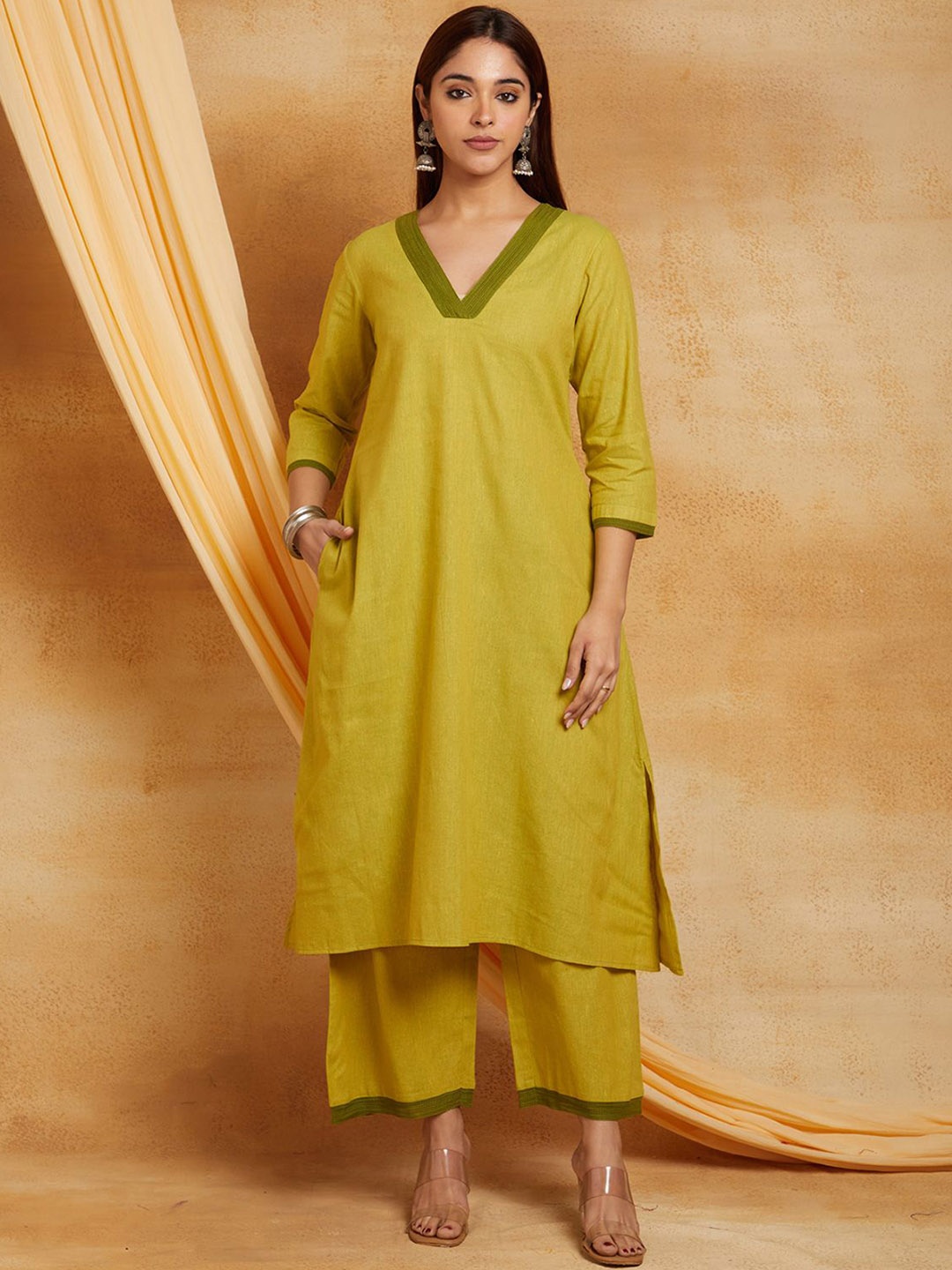 

CYAN Women Handloom Kurta, Green