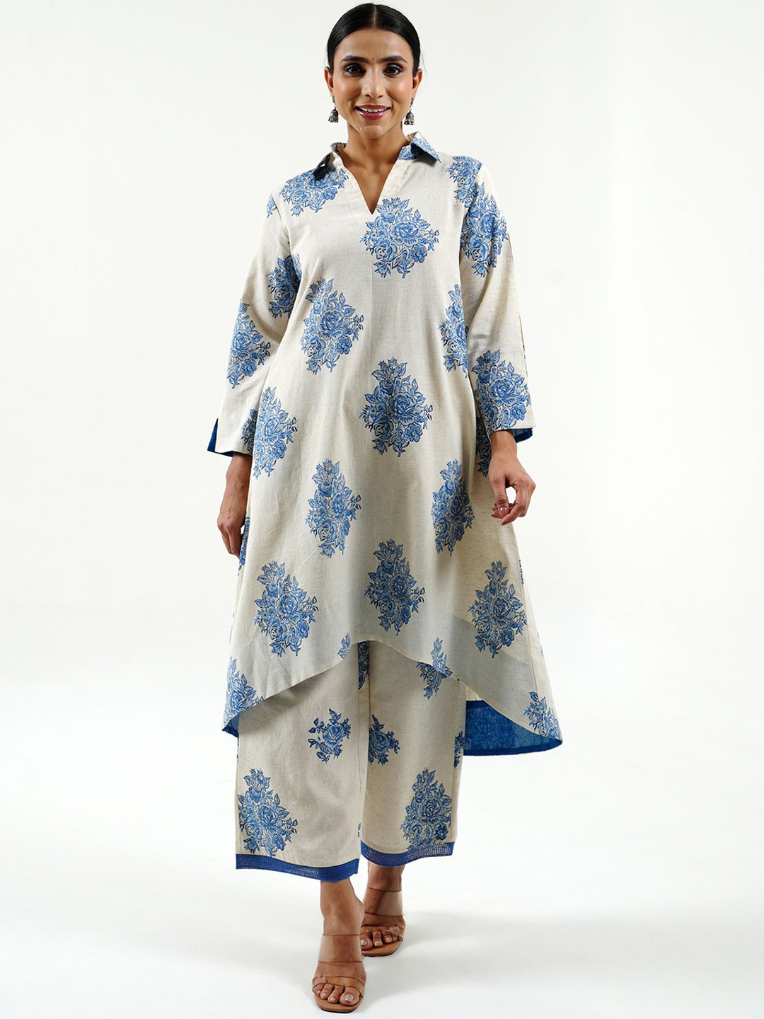 

CYAN Women Floral Printed Flared Sleeves Sequinned Kurta, White