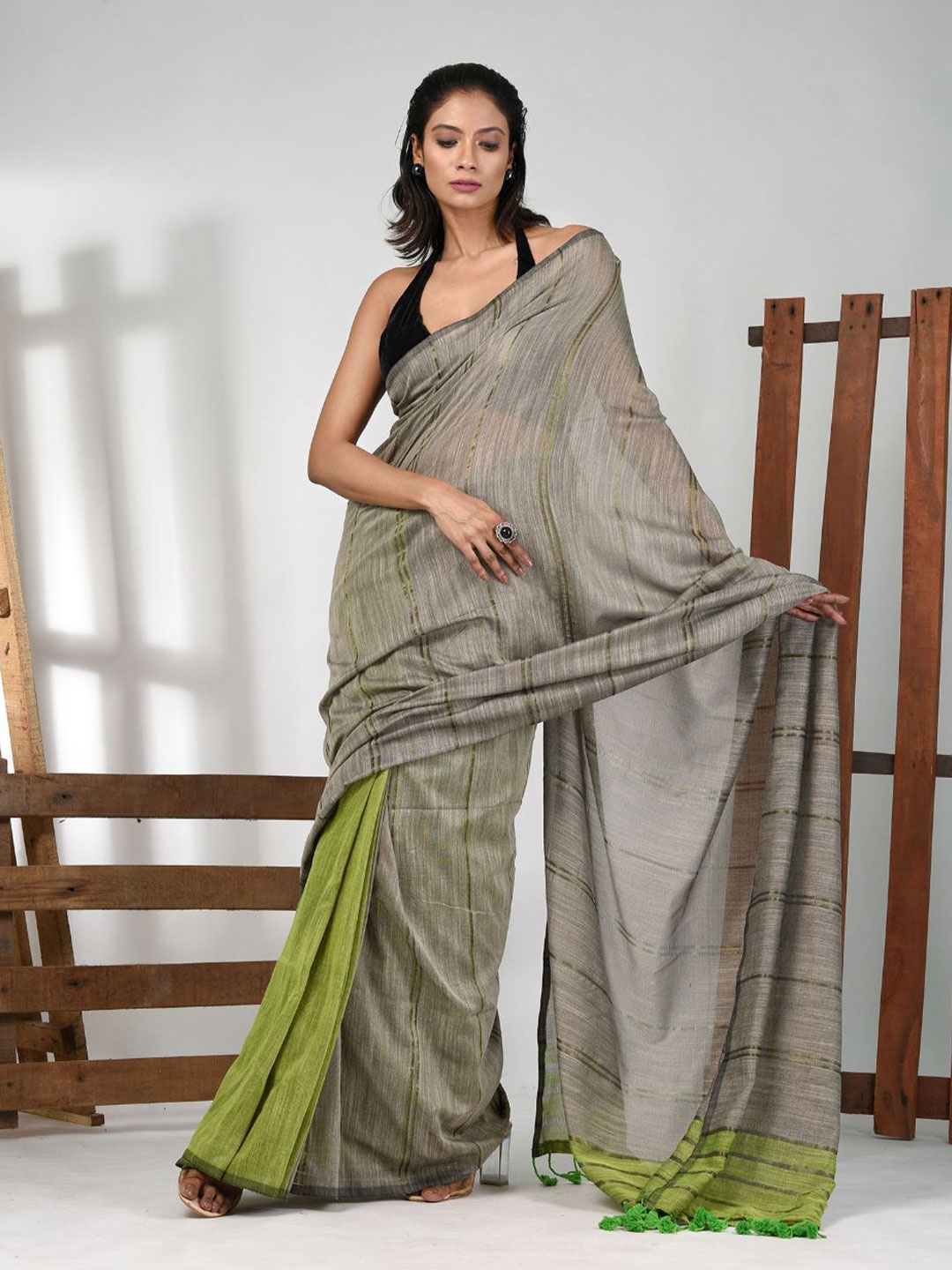 

Charukriti Striped Pure Cotton Saree, Beige