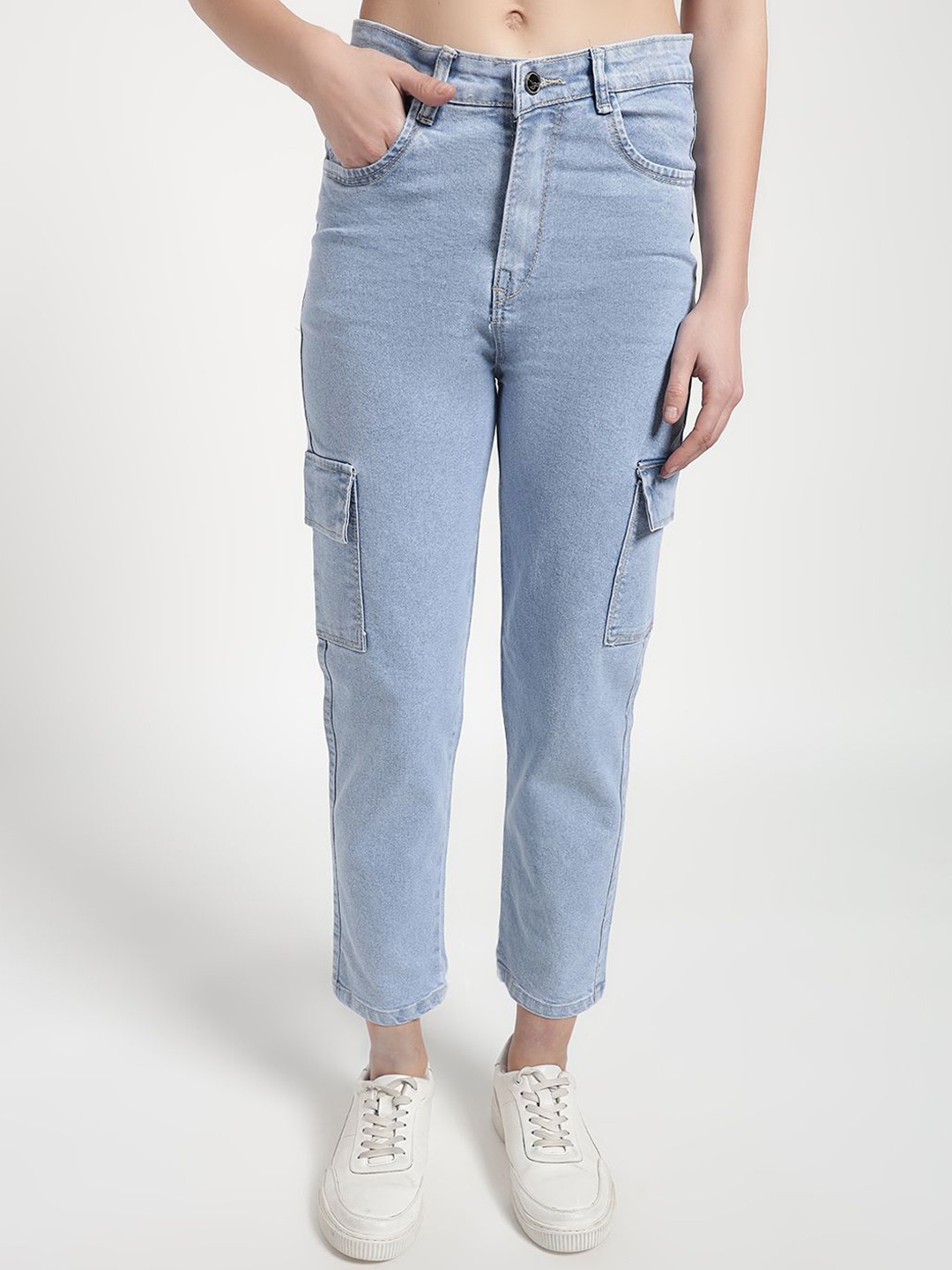 

The Roadster Lifestyle Co Women Pure Cotton Mom Fit Cargo Jeans, Blue