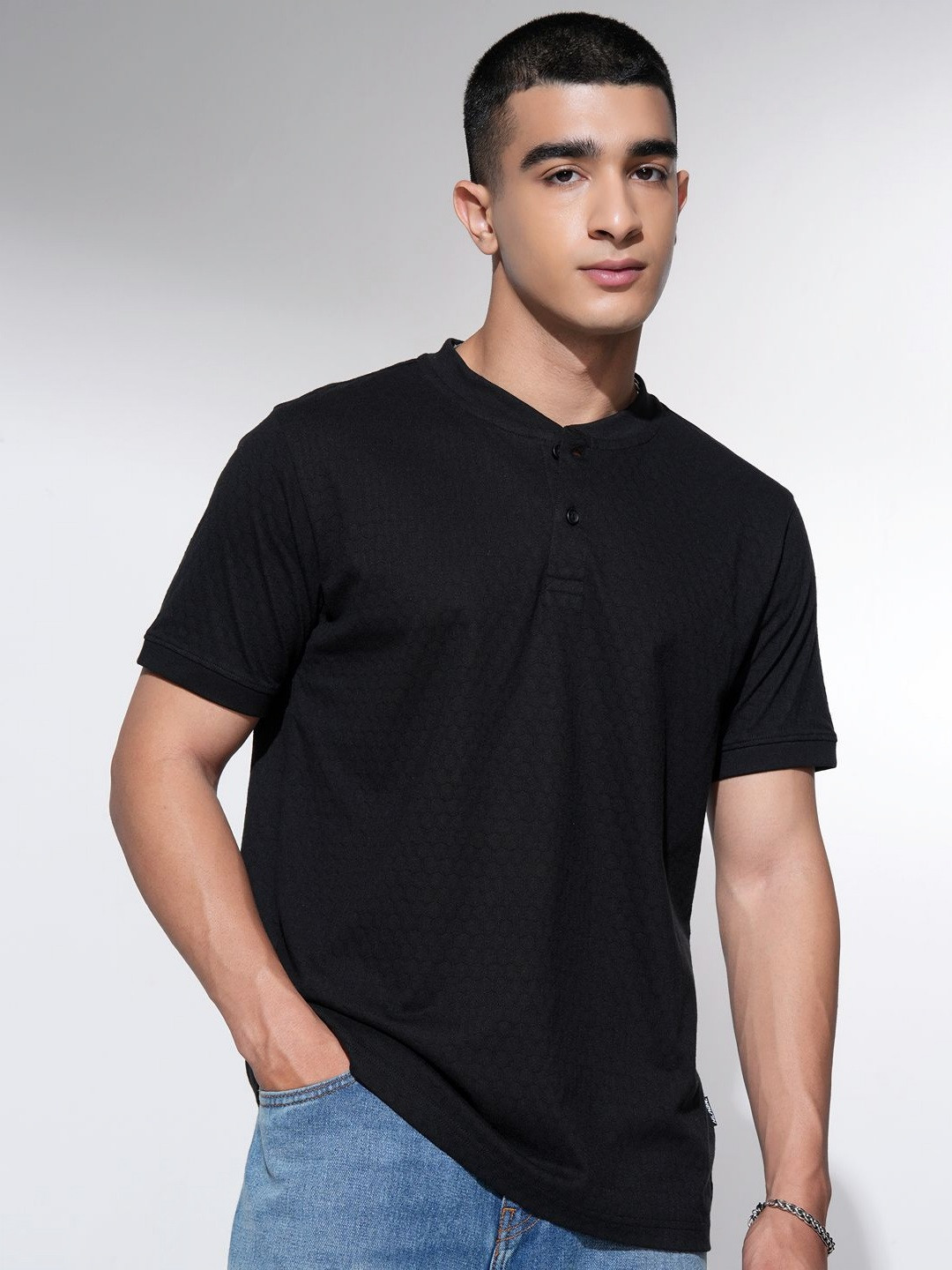 

HIGHLANDER Men Henley Neck T-shirt, Black