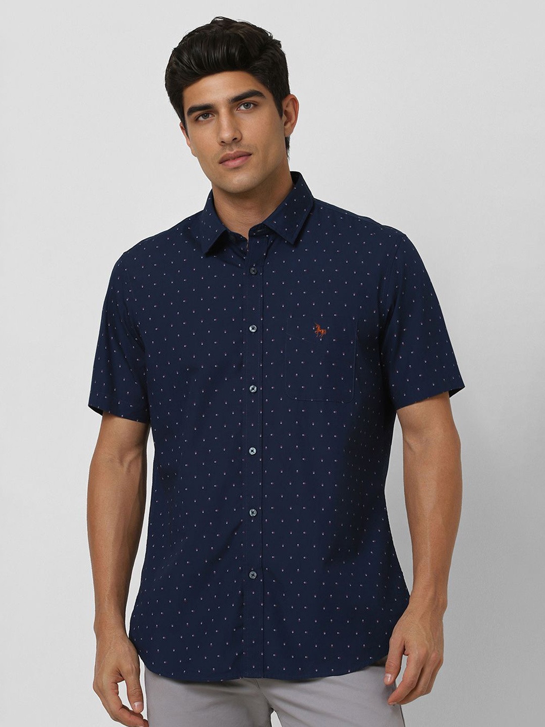 

Van Heusen Sport Men Slim Fit Opaque Printed Casual Shirt, Navy blue