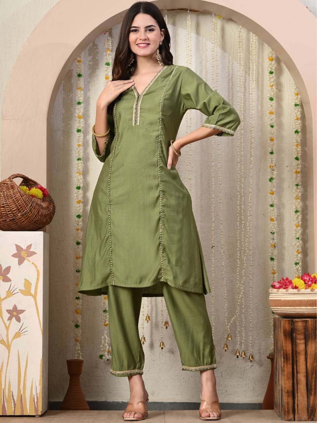 

Myshka Women Regular Gotta Patti Kurta with Trousers, Green